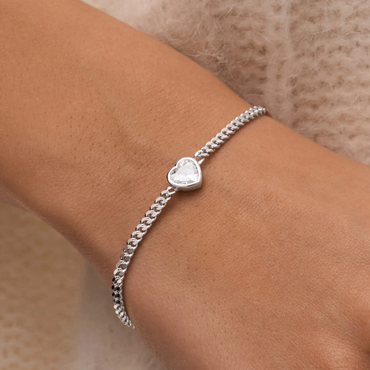 Серебряный браслет с фианитом Ангел