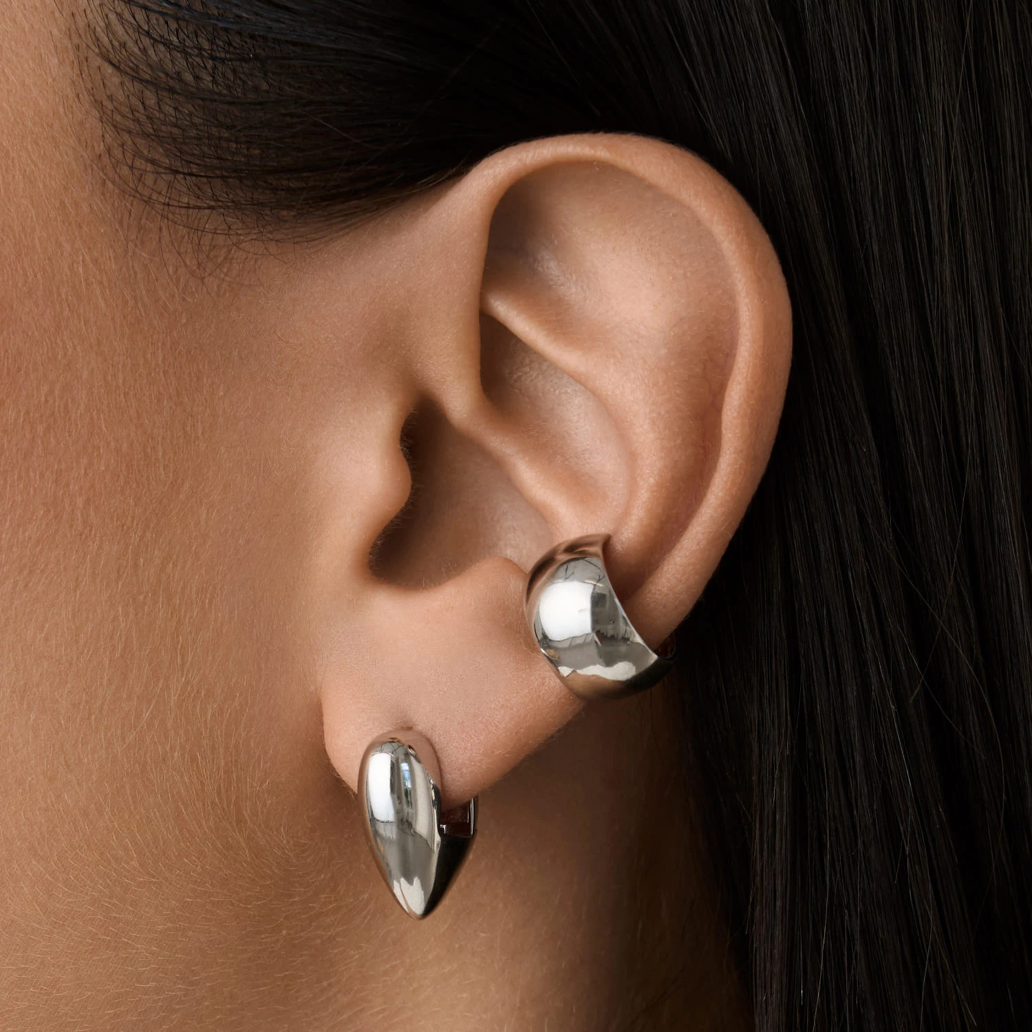 Крупные серебряные серьги в виде дутого сердца MIESTILO 