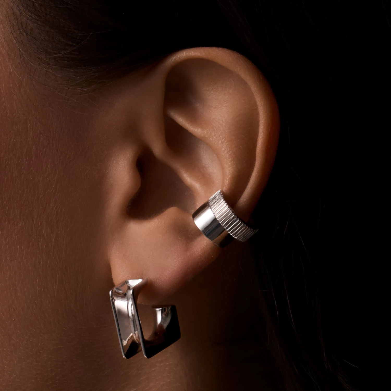 Серебряные серьги вогнутой формы