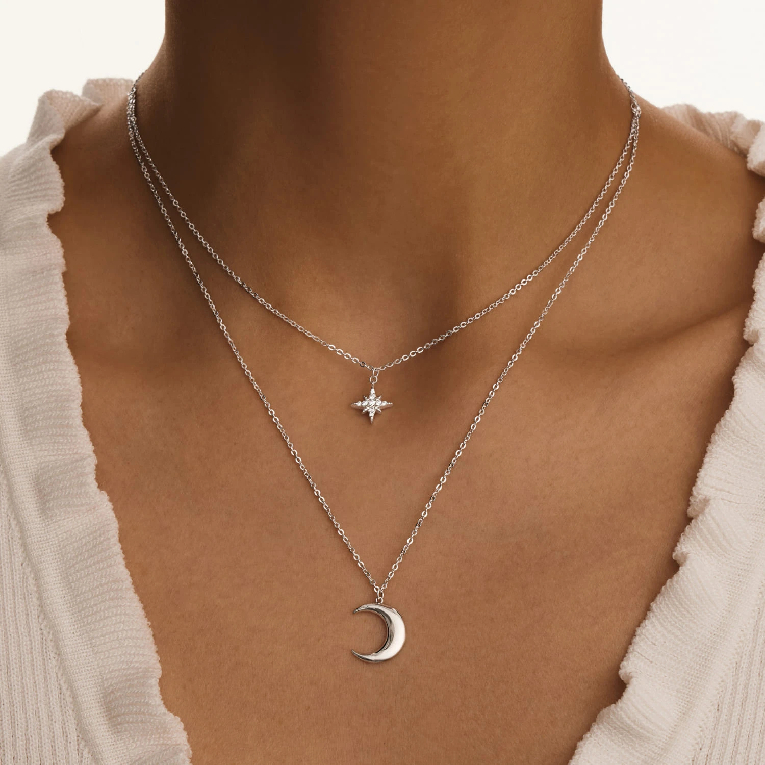 Серебряное колье Исида с луной и звездой MIESTILO
