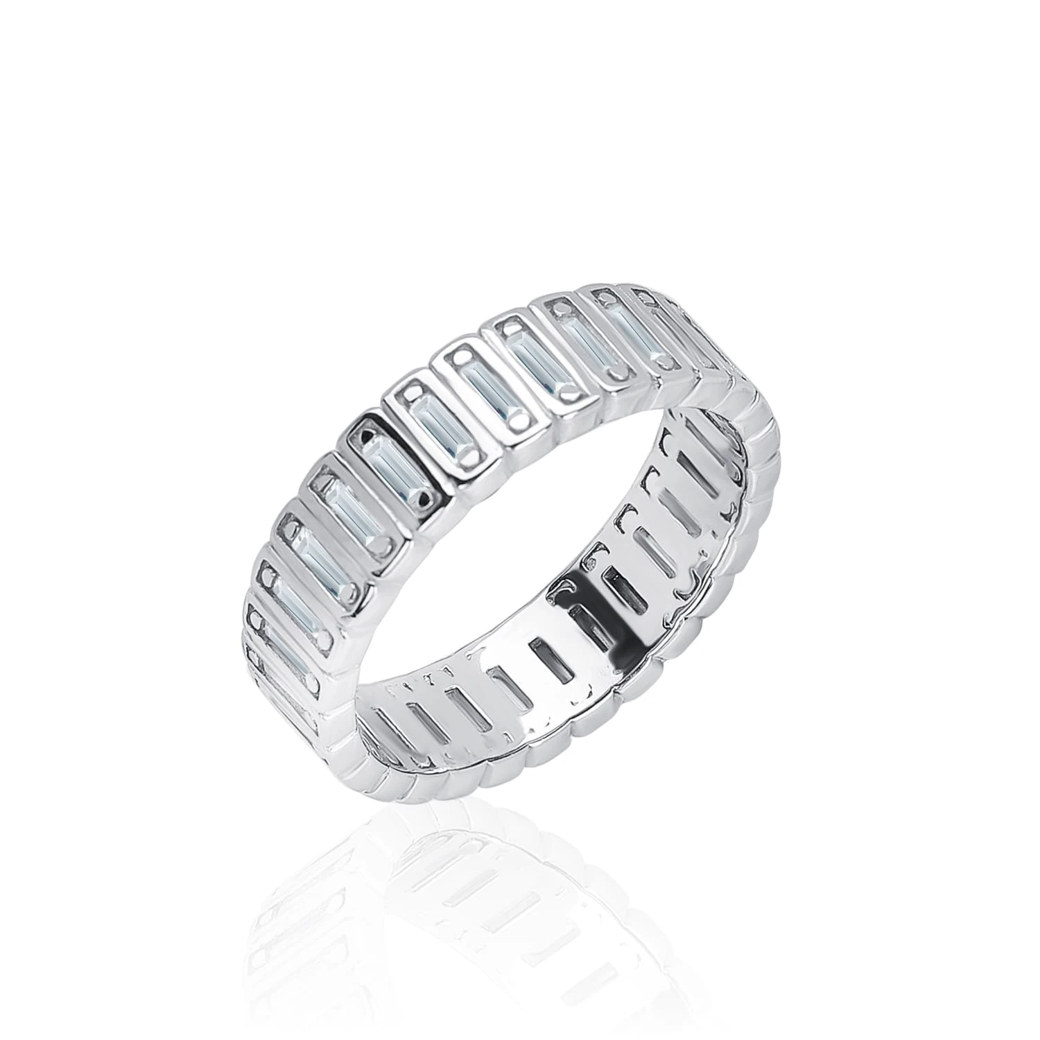 Широкое серебряное кольцо с дорожкой из фианитов в огранке багет MIESTILO 