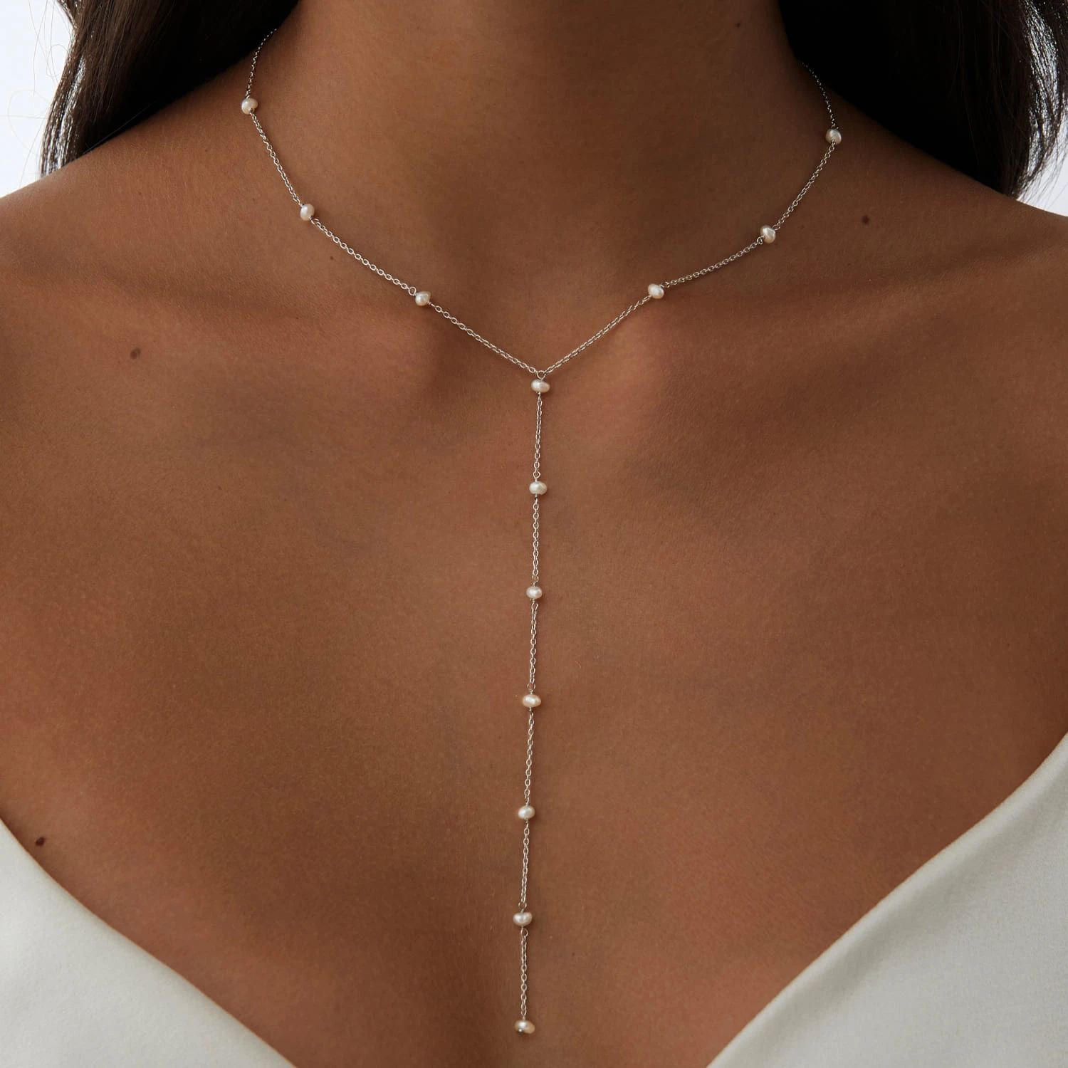 Серебряное колье-галстук с натуральным жемчугом