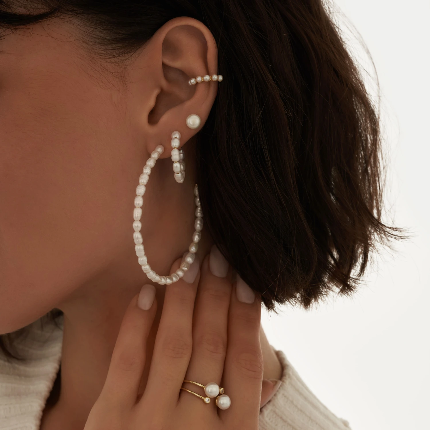 Позолоченные серьги-кольца из серебра с натуральным жемчугом