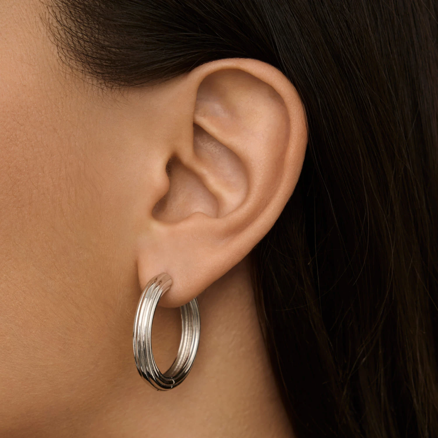 Массивные серебряные серьги-конго с рельефом MIESTILO 