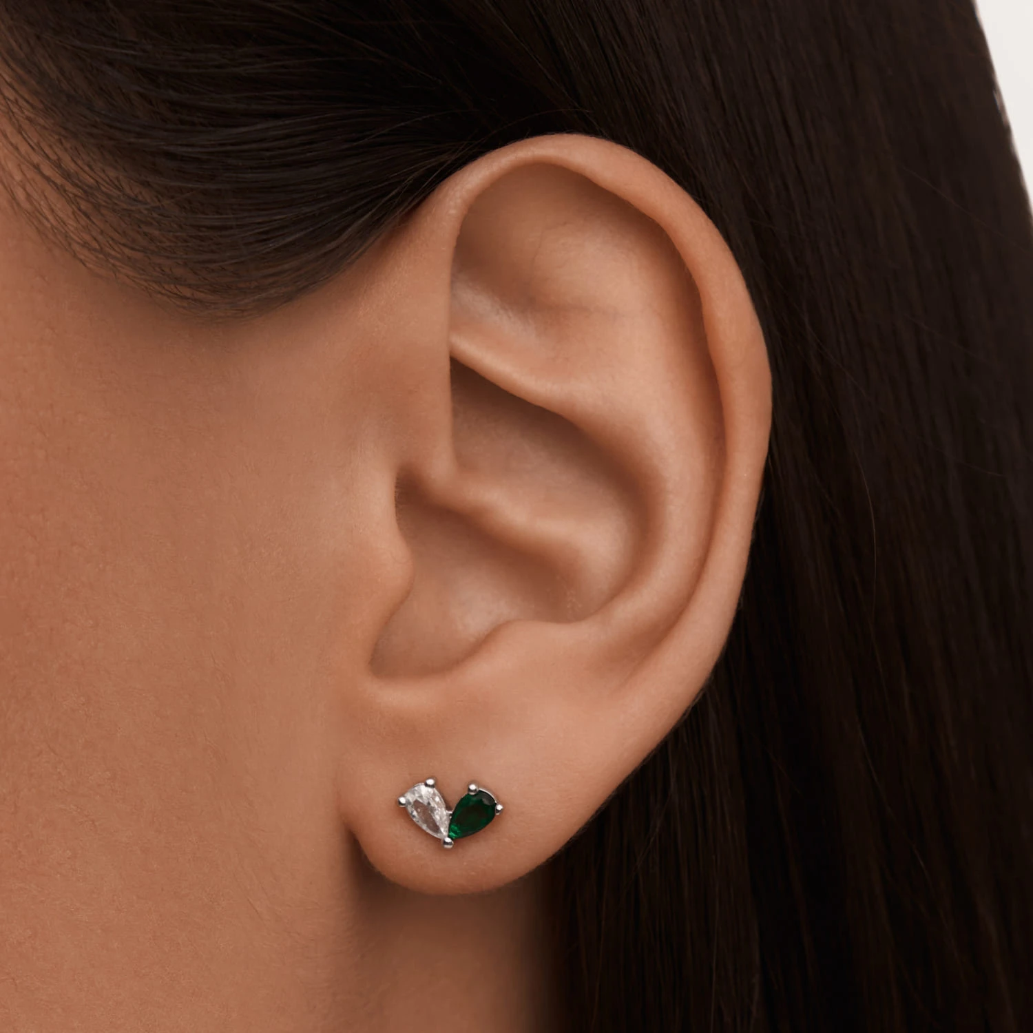 Серебряные серьги с фианитами в огранке груша MIESTILO 