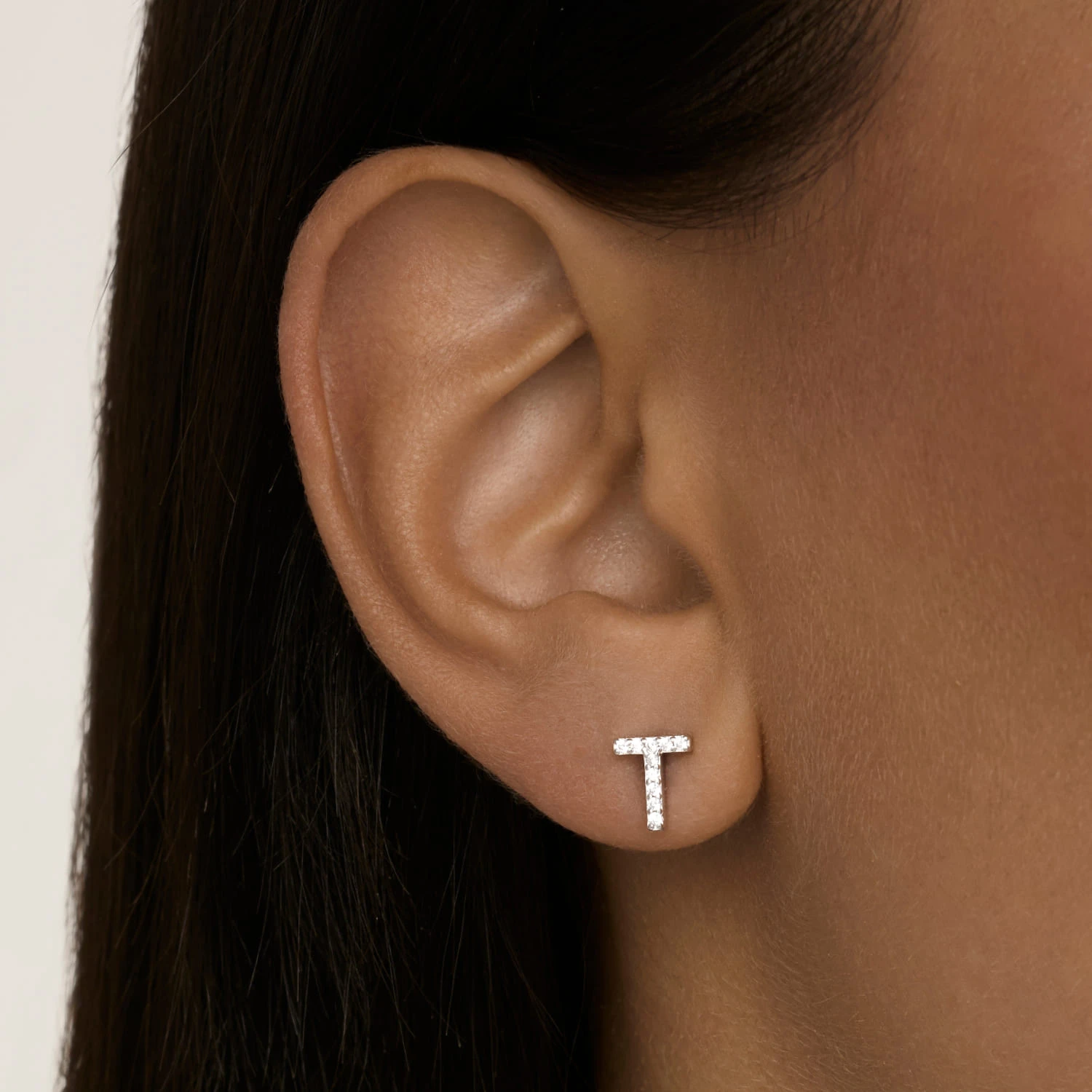 Моносерьга в виде буквы T MIESTILO