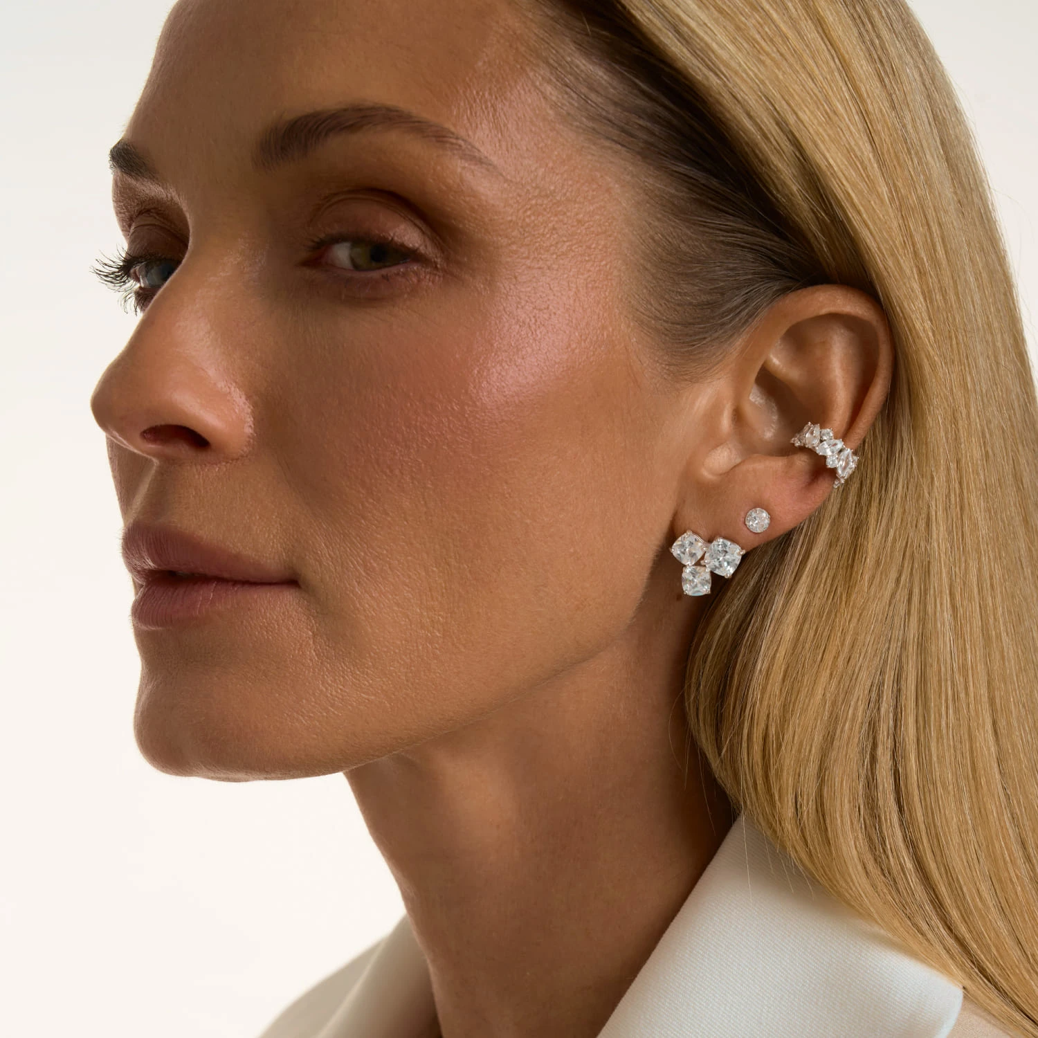 Серебряные серьги-гвоздики с фианитами 5 мм.