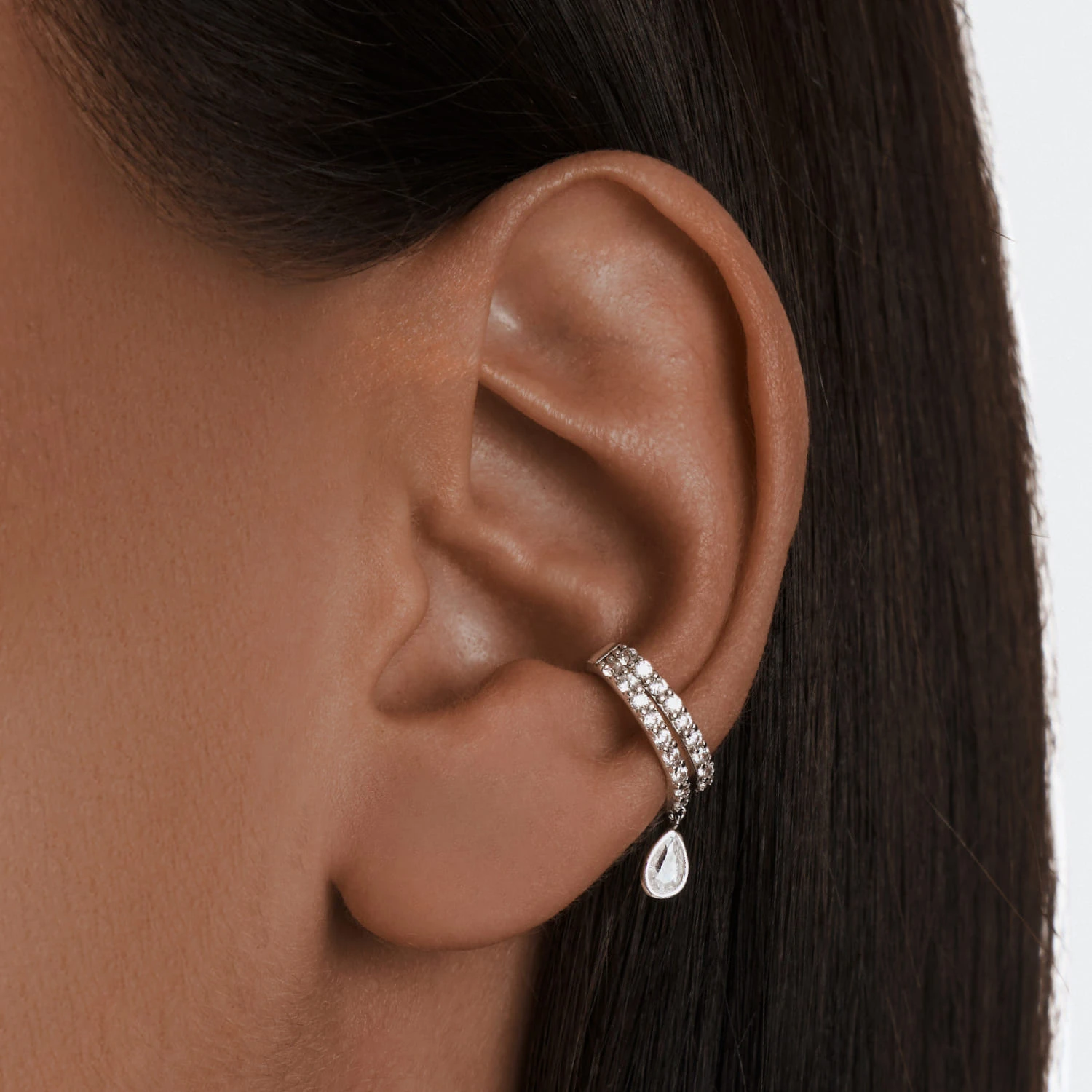 Кафф из серебра с фианитами с каплей