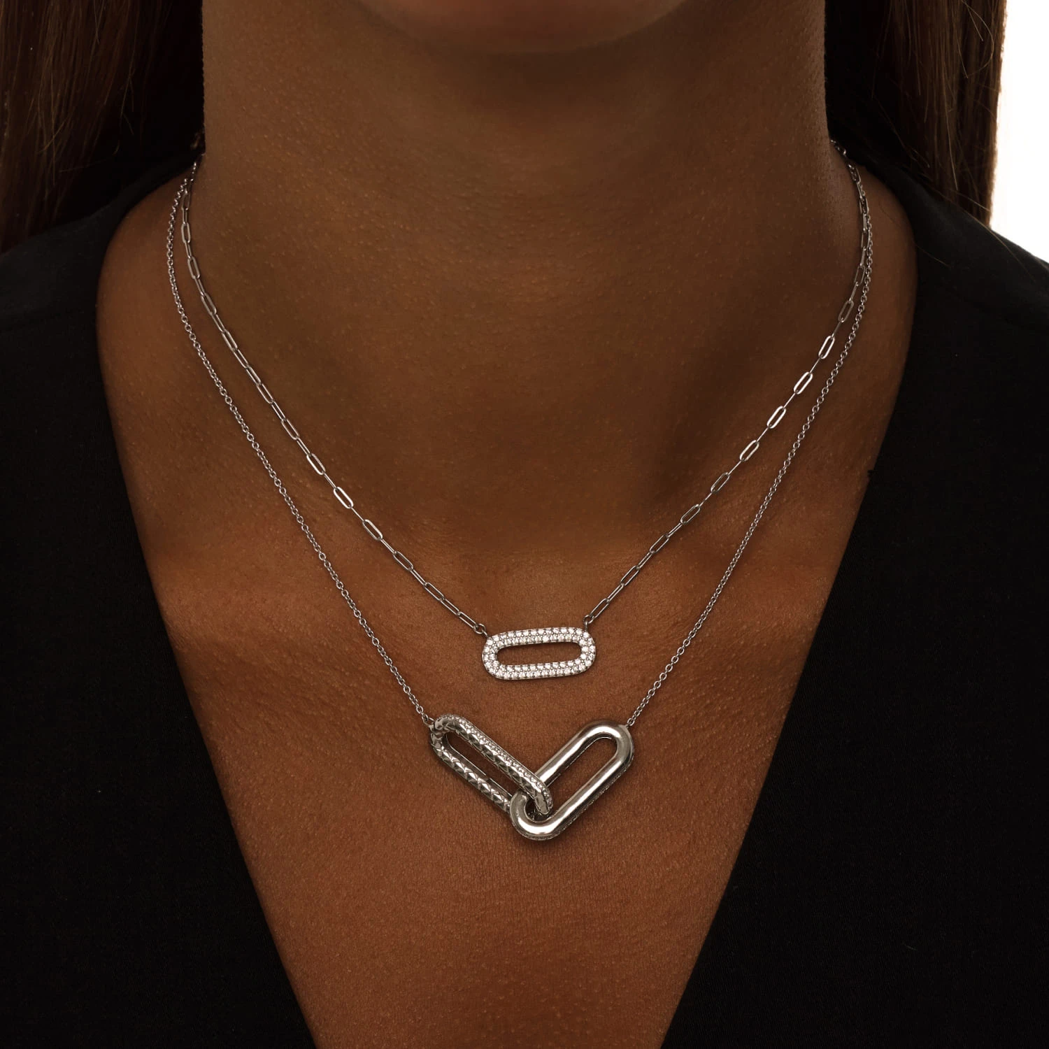 Колье из серебра с пересекающимися овалами и фианитами