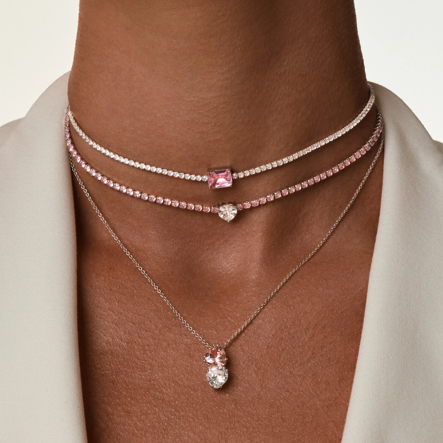 Теннисное серебряное колье-чокер с розовым фианитом