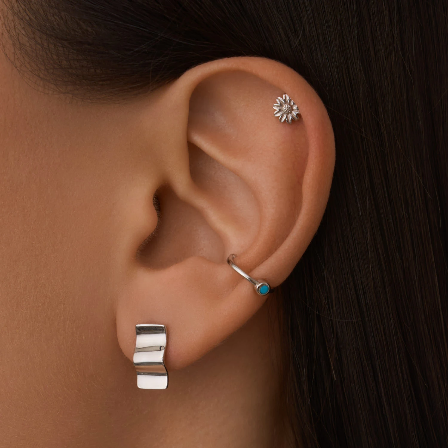 Серебряные серьги с мятым эффектом MIESTILO 