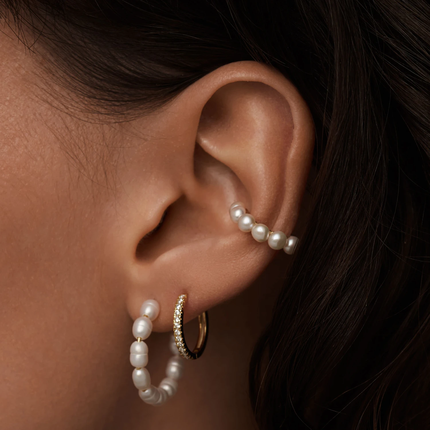 Позолоченные серьги-кольца из серебра с натуральным жемчугом