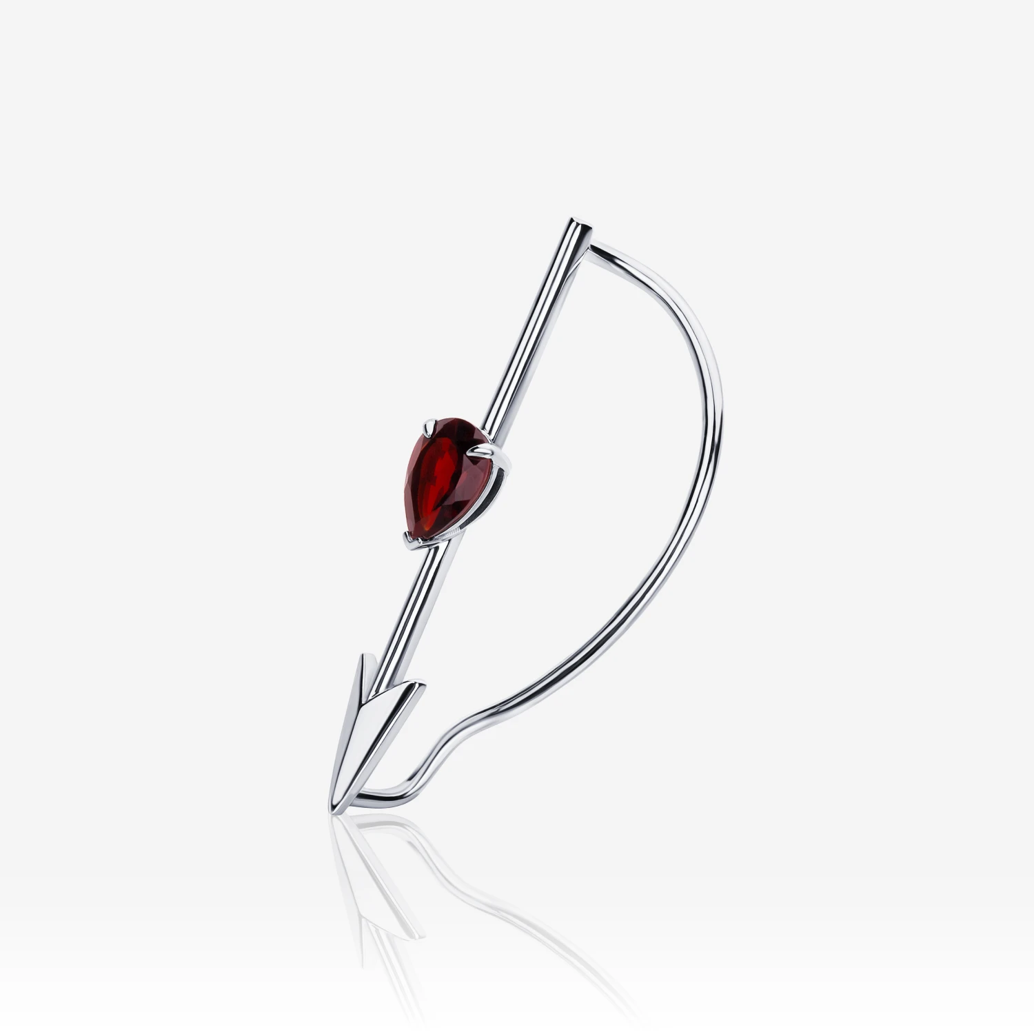 Серебряный кафф-стрела ЭРОС с натуральным гранатом