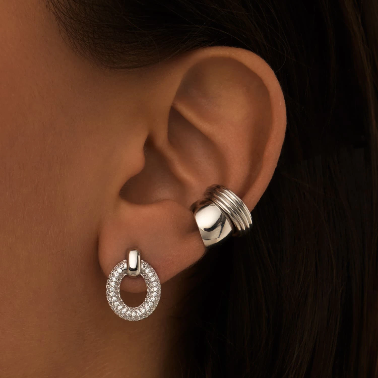 Серебряные серьги–пусеты с фианитами