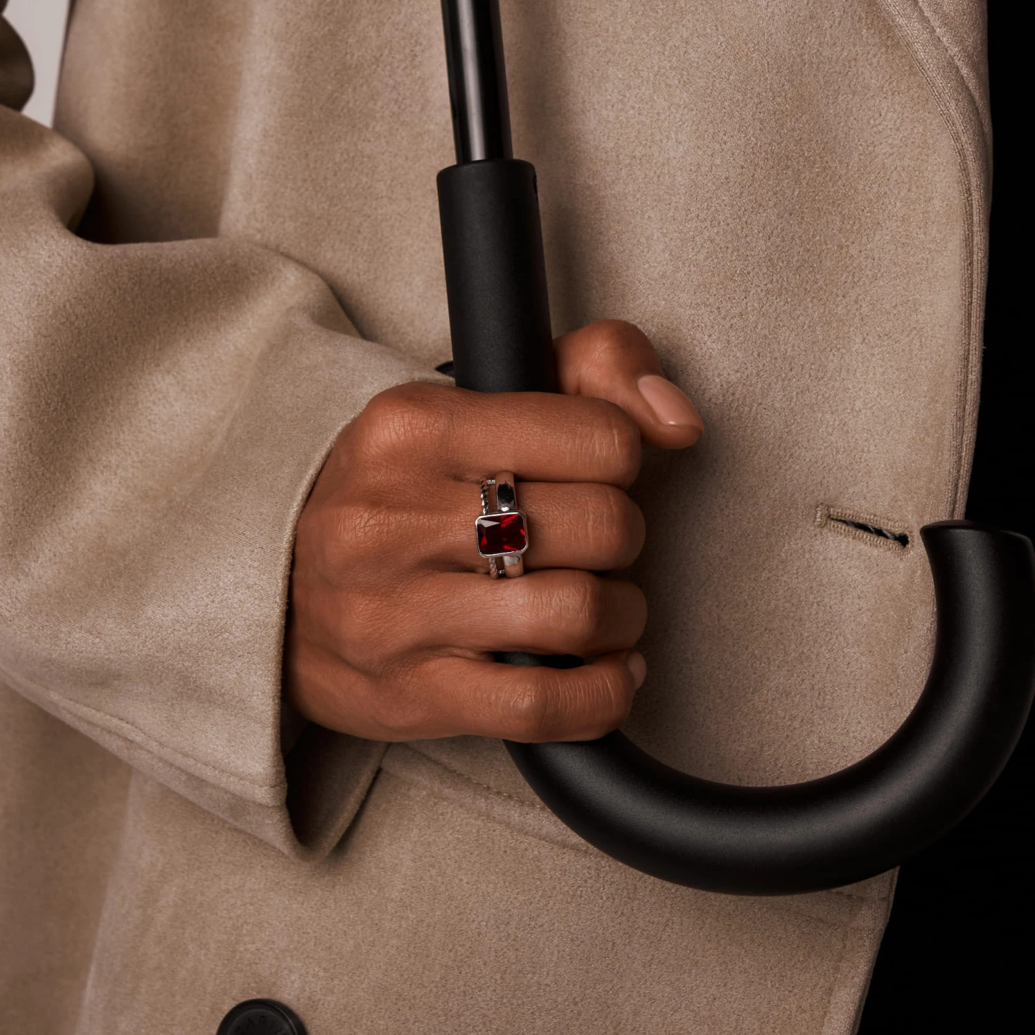 Крупное серебряное кольцо Бургунди