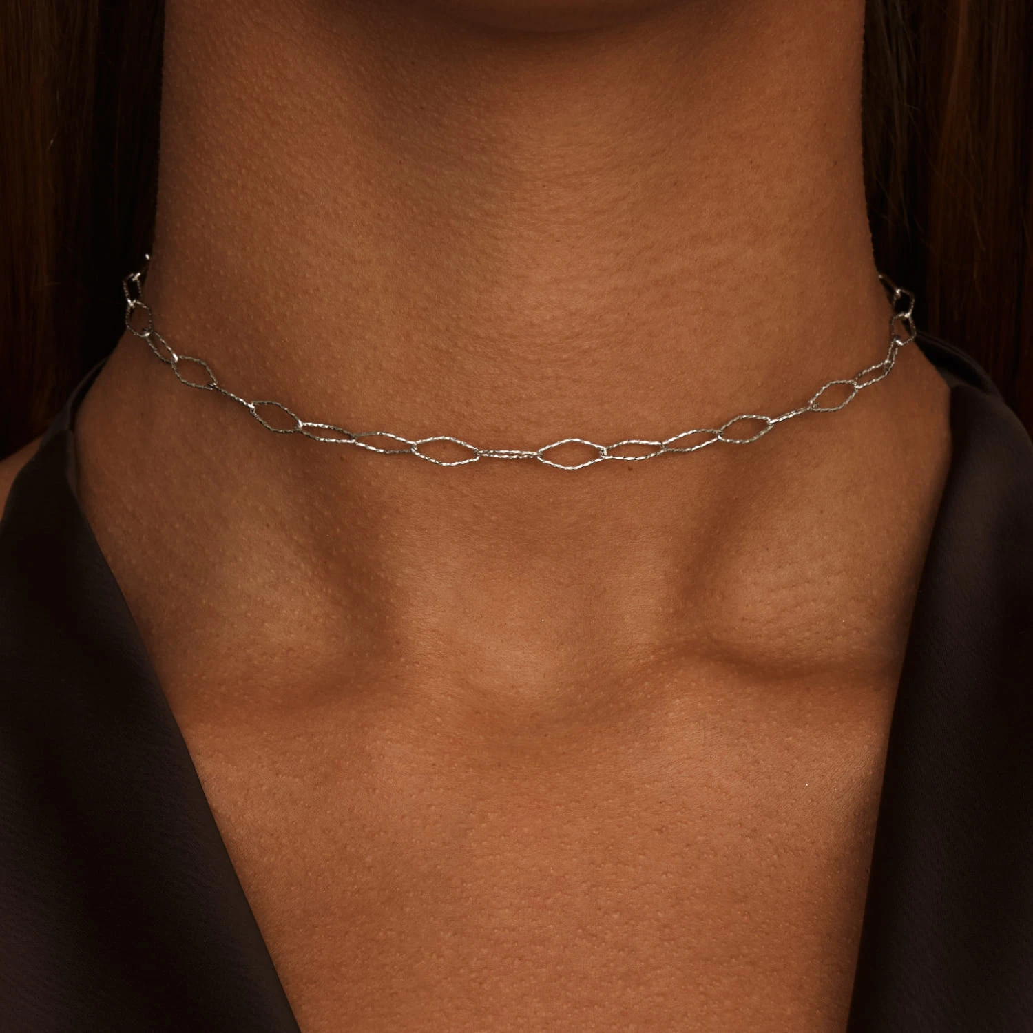 Серебряное колье-цепь ромбового плетения с витыми звеньями