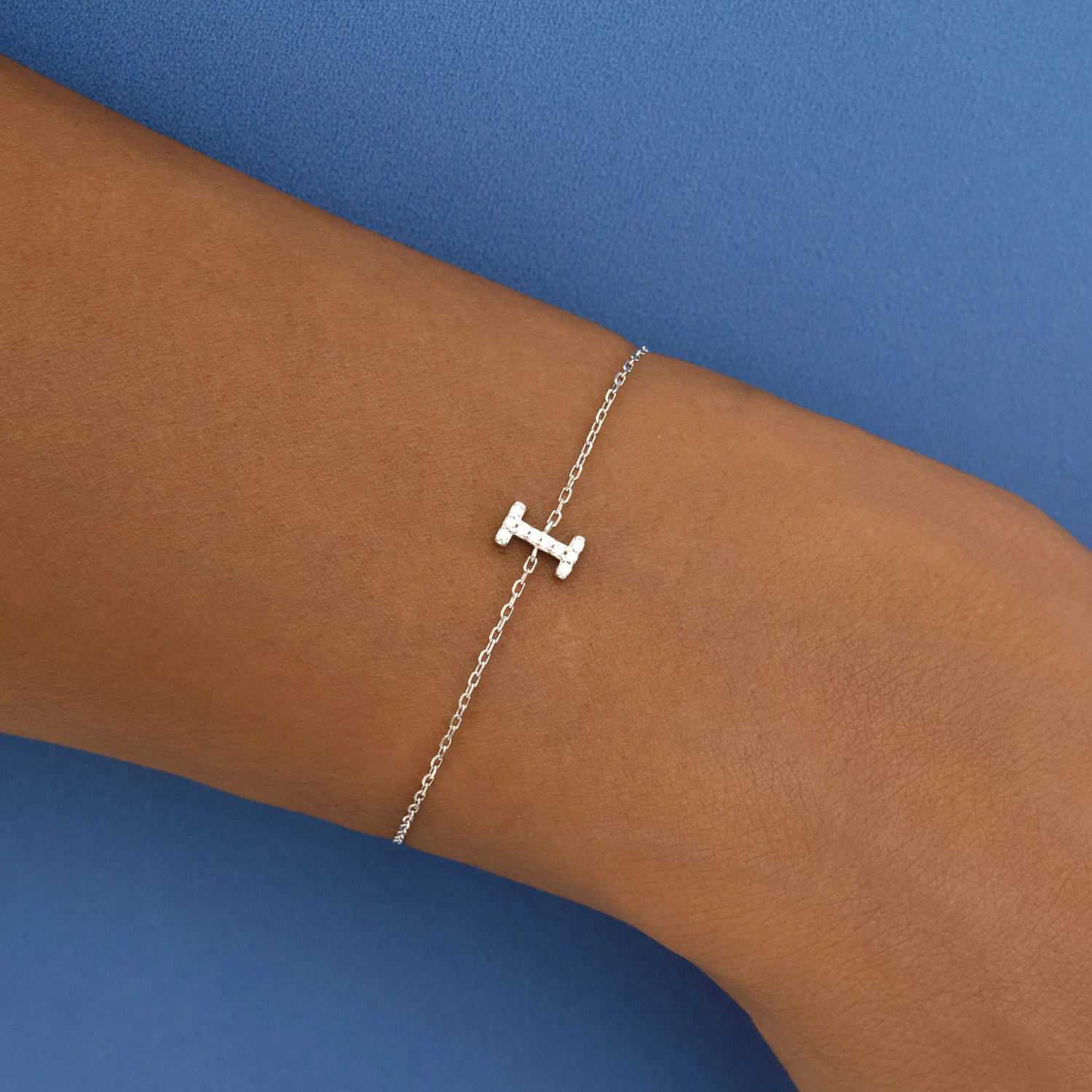 Серебряный браслет с буквой I MIESTILO