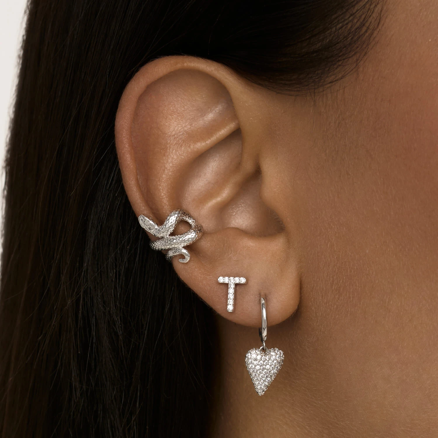 Моносерьга в виде буквы T MIESTILO