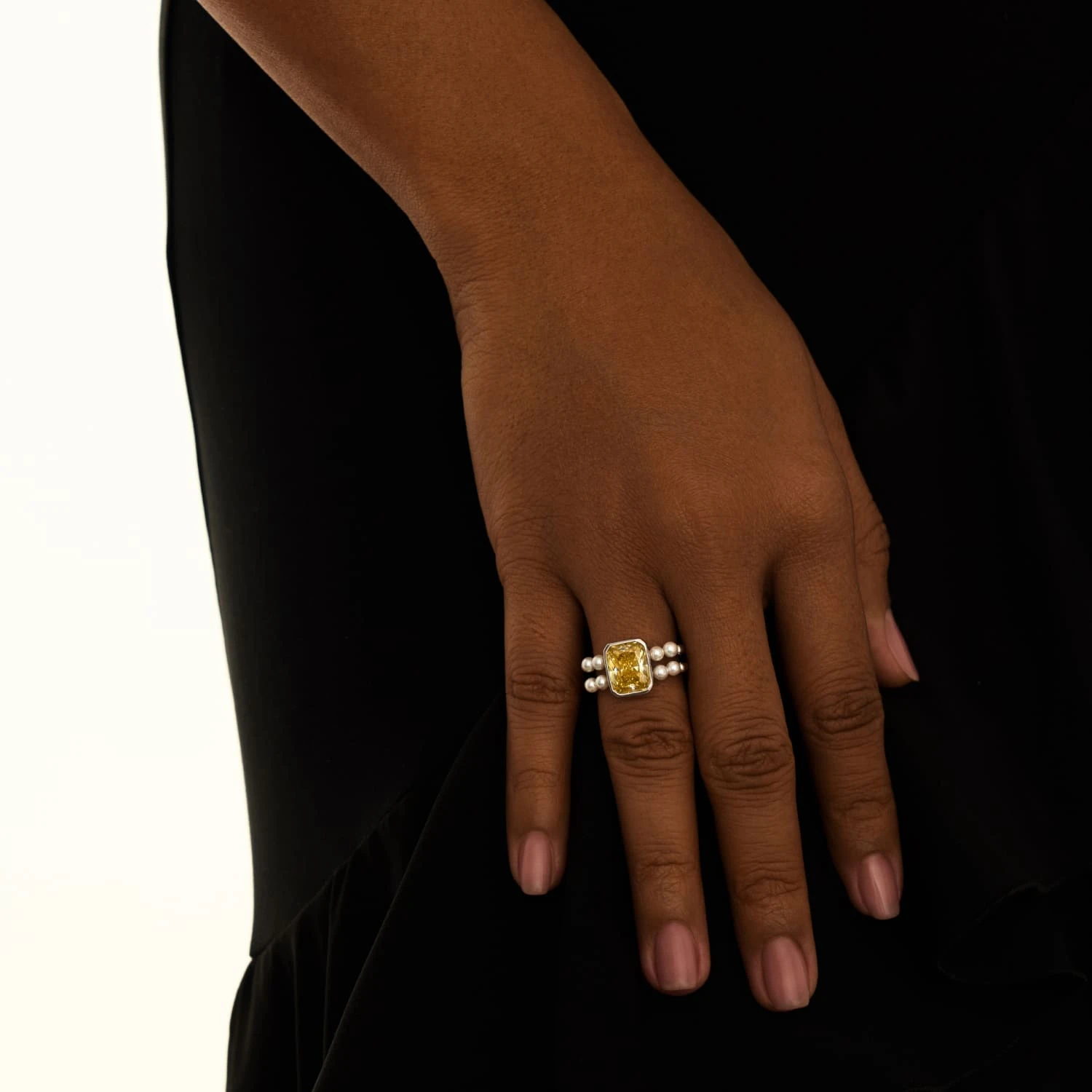 Серебряное кольцо SICILIA с жемчугом и желтым фианитом