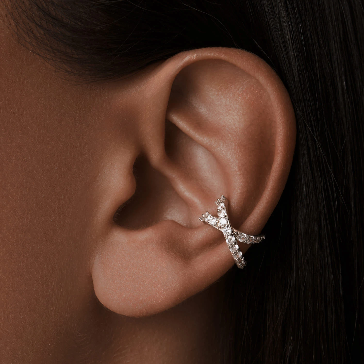 Двойной серебряный кафф с фианитами