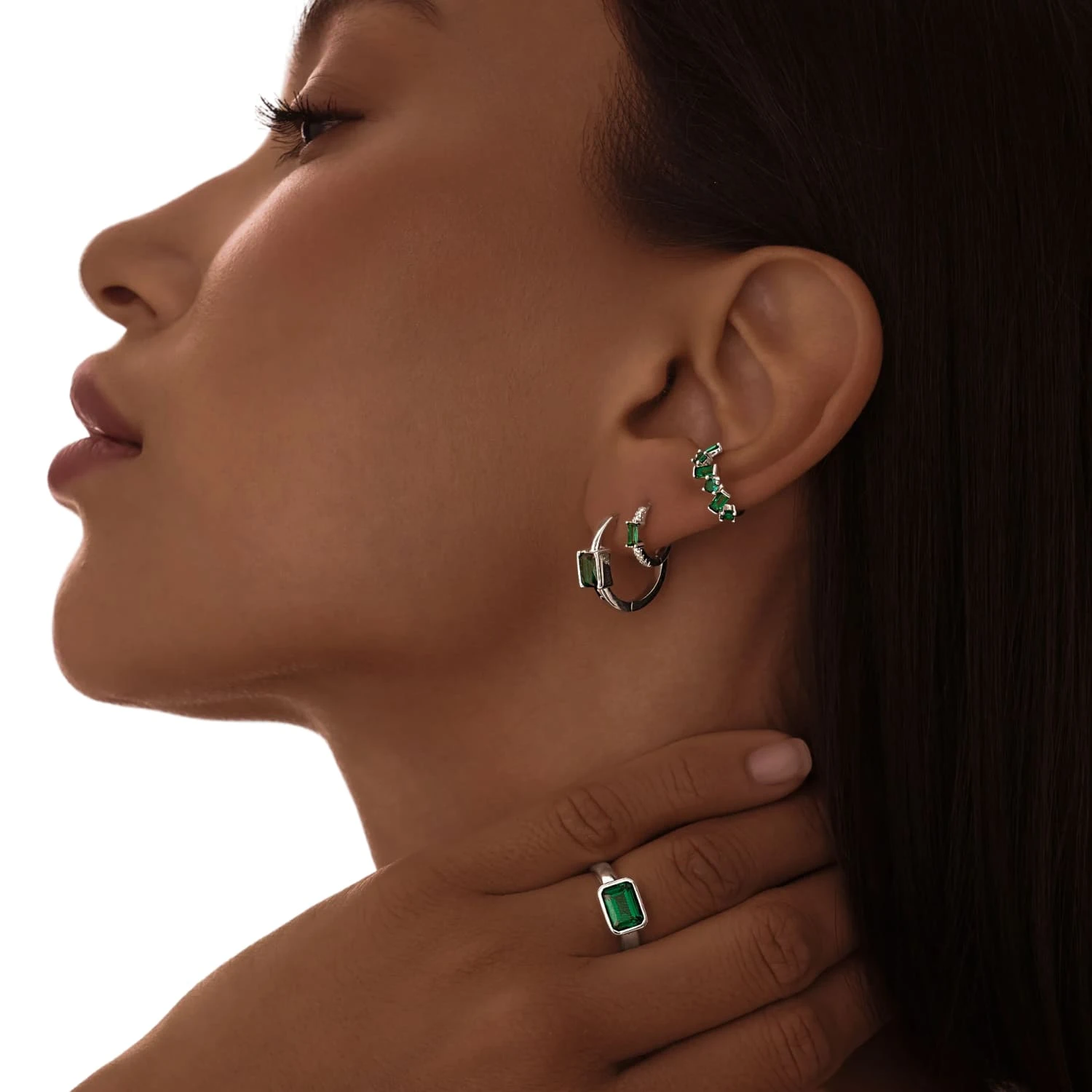 Серебряный кафф с фианитами MIESTILO