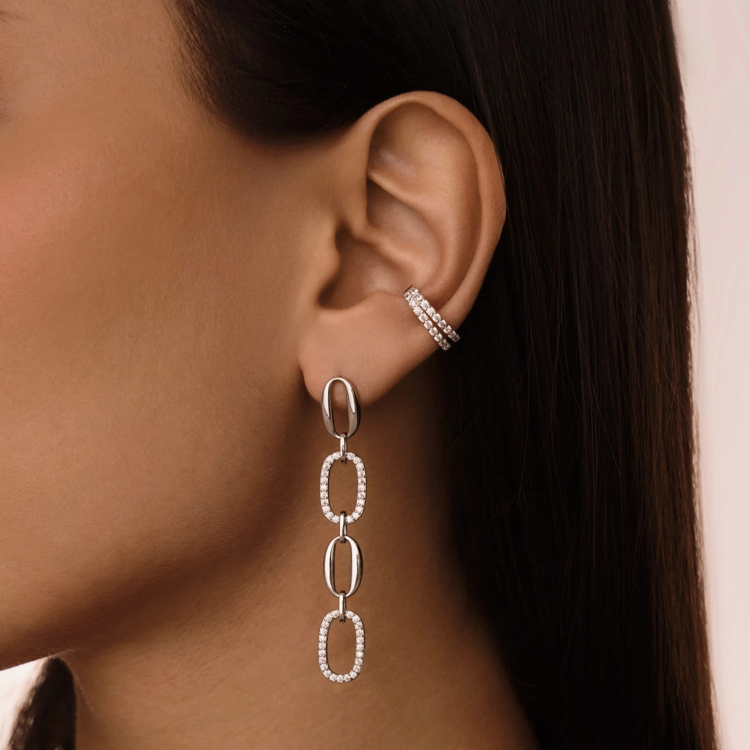 Серебряный кафф с двойной дорожкой фианитов MIESTILO 