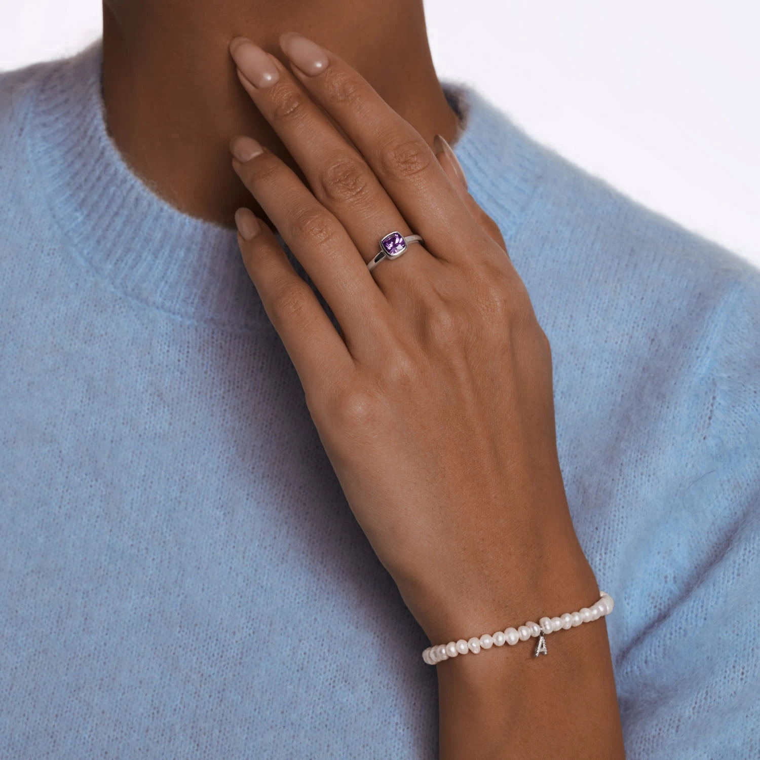 Серебряное кольцо с фианитом в глухой закрепке MIESTILO