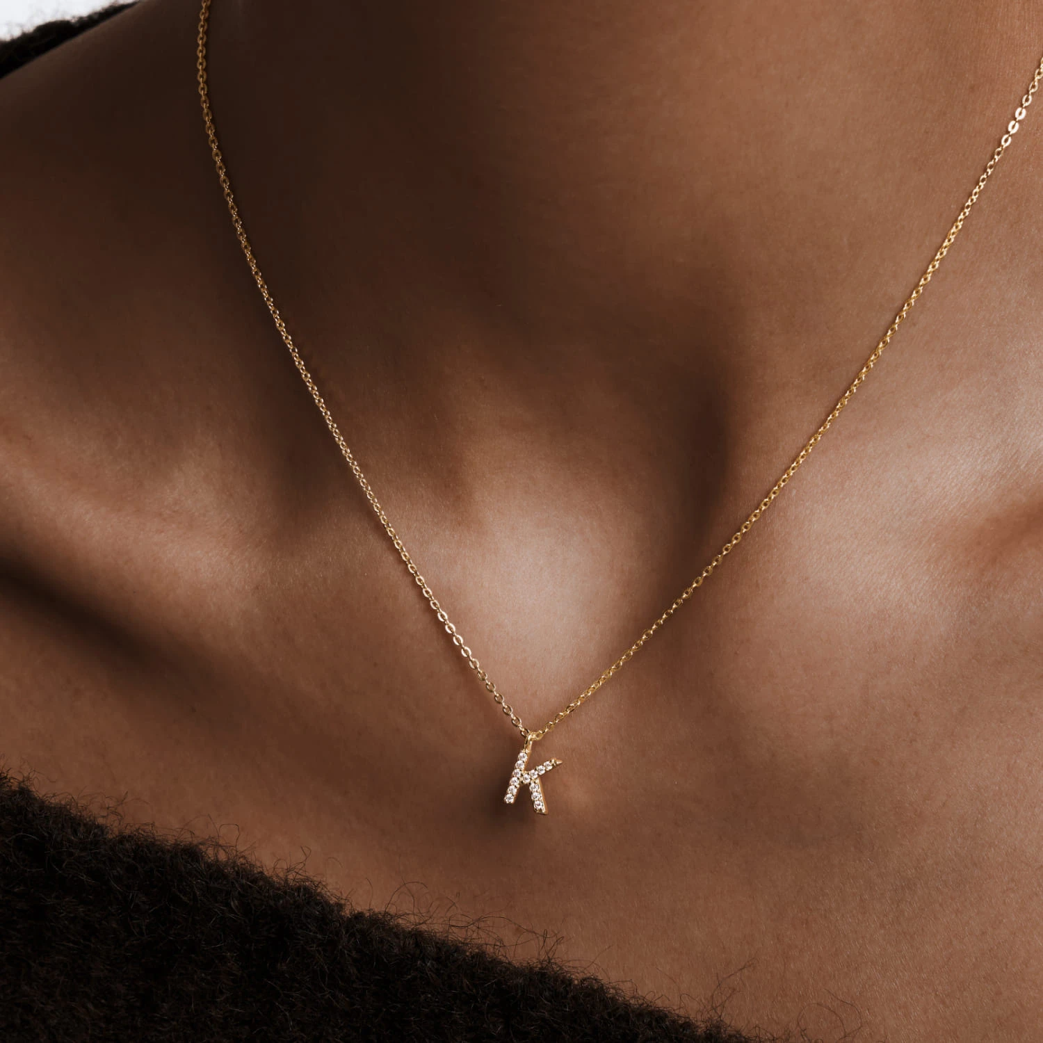 Серебряное колье  в покрытии желтое золото  с буквой К MIESTILO