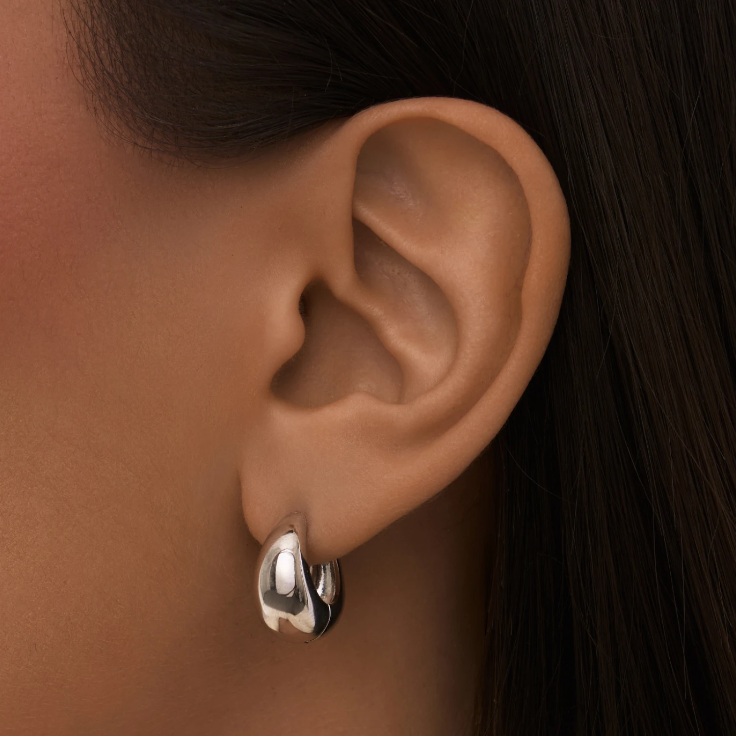 Серебряные серьги в форме капли