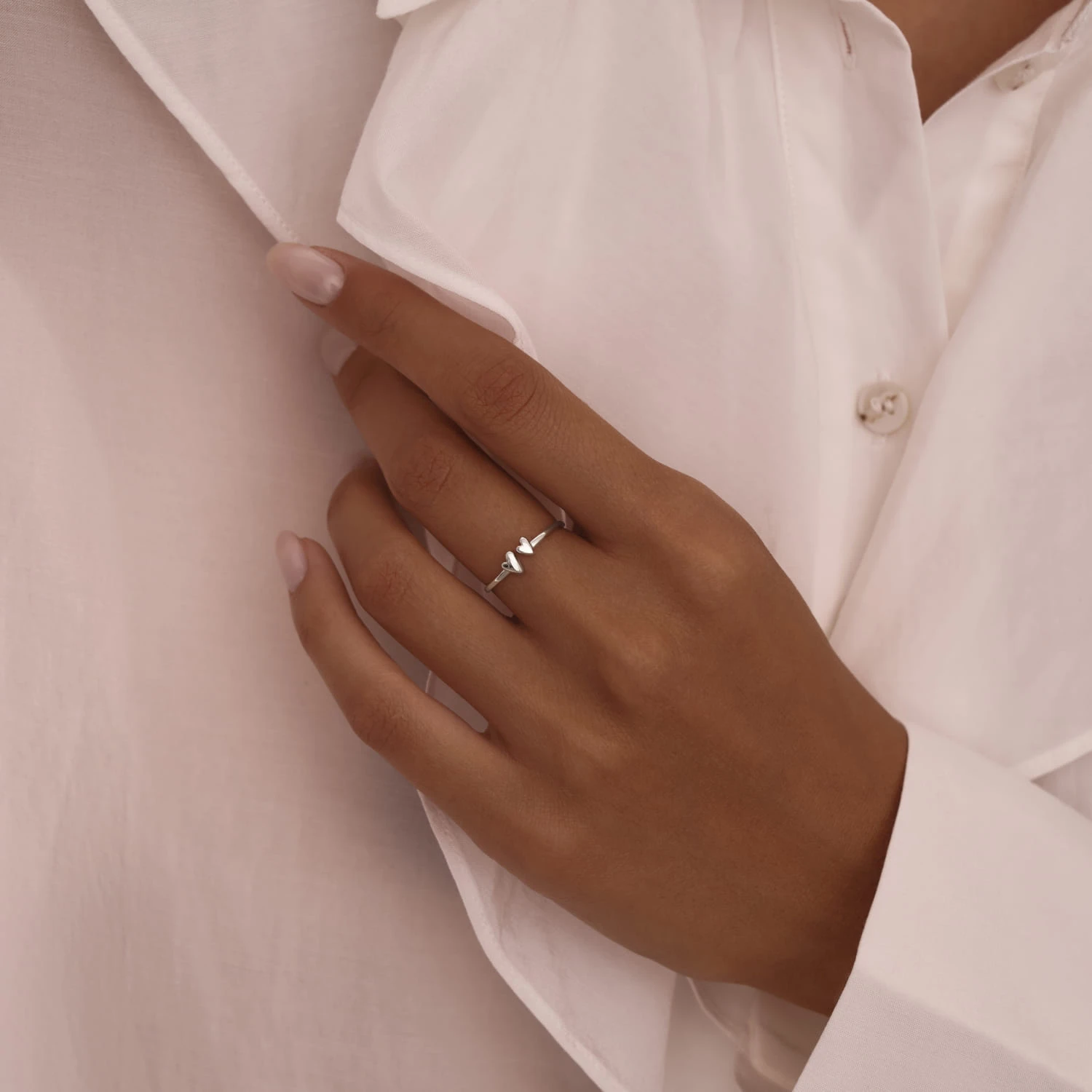 Регулируемое кольцо из серебра с двумя миниатюрными сердечками MIESTILO 