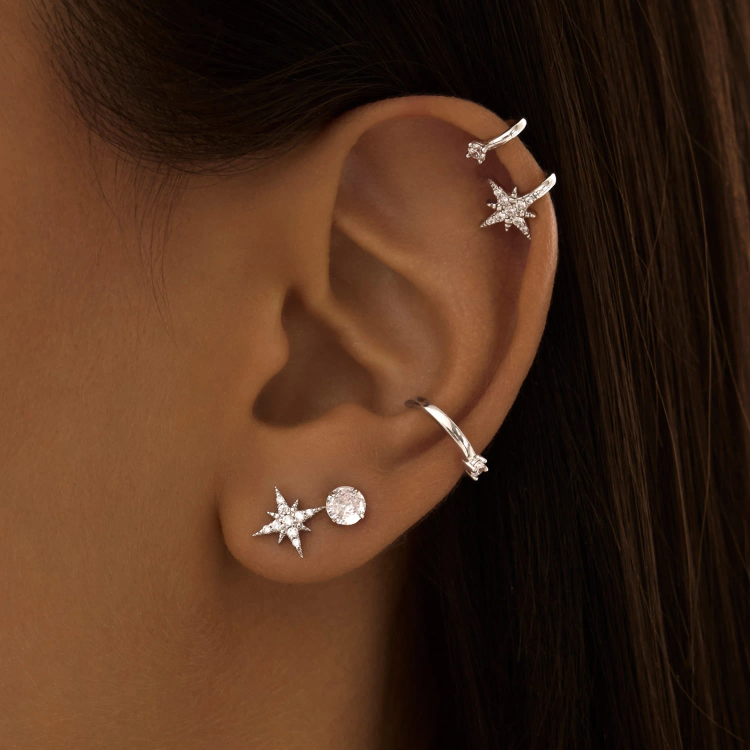 Серебряные серьги-пусеты с фианитами в форме звезды MIESTILO