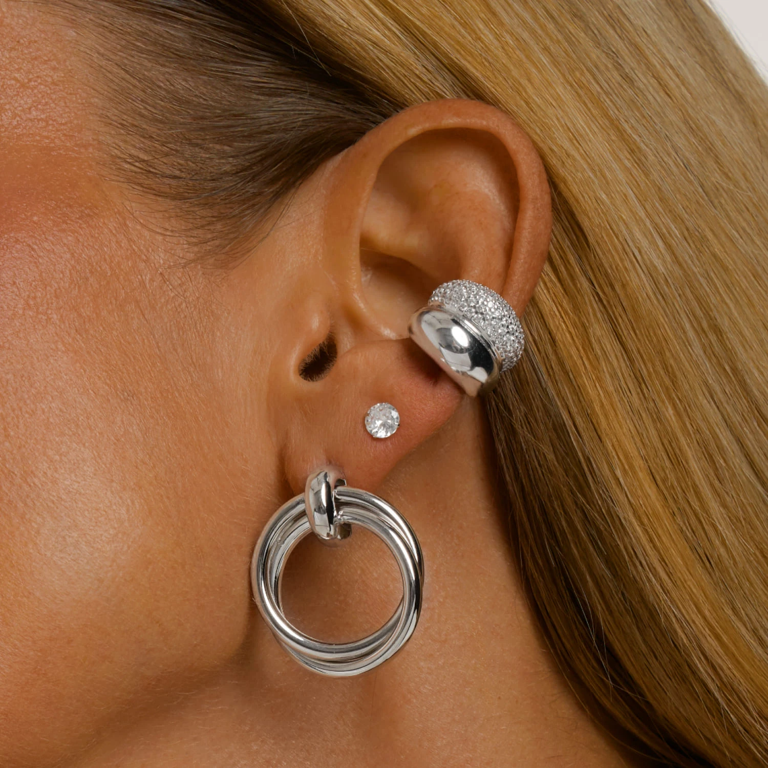 Серебряные серьги-гвоздики с фианитами 5 мм.