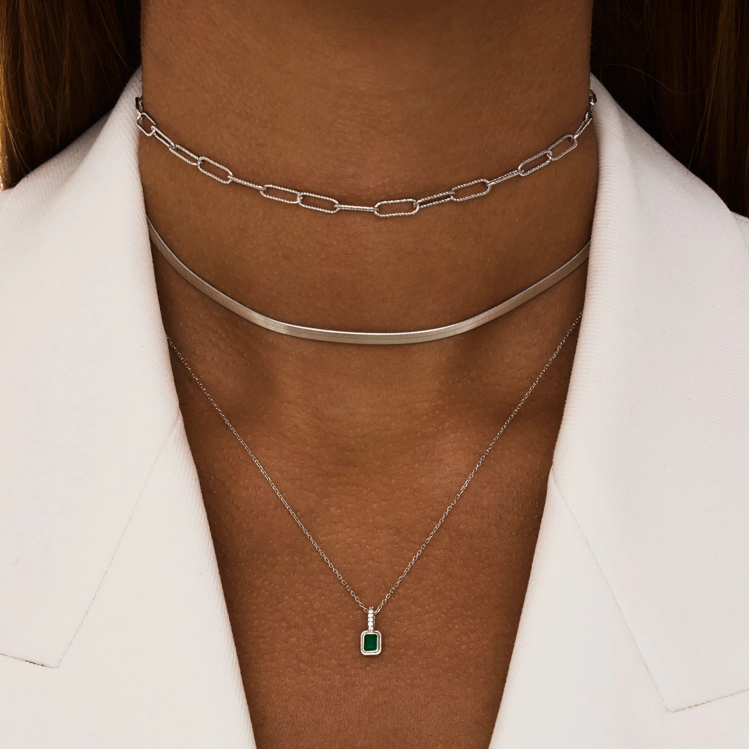 Серебряное колье с зеленым агатом