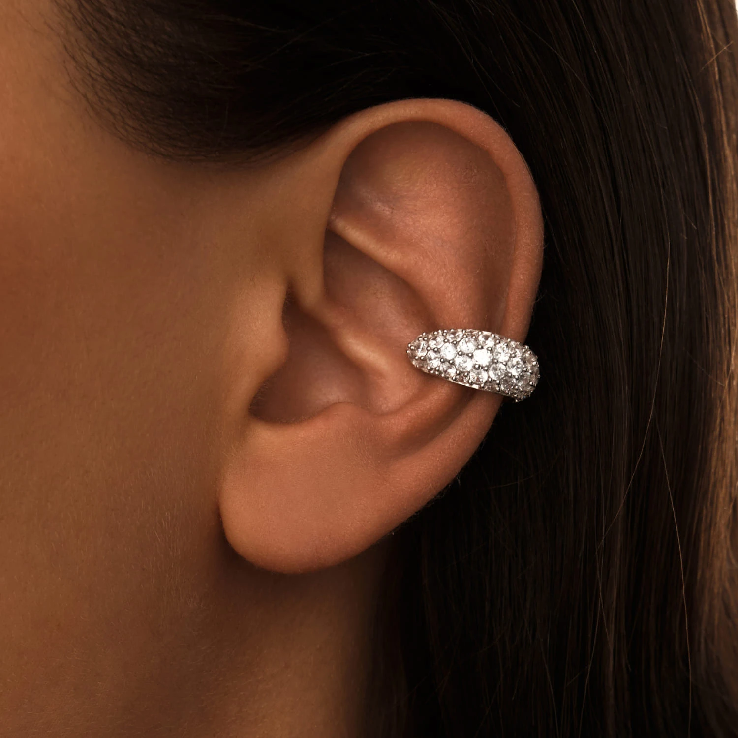 Крупный кафф из серебра с белыми камнями