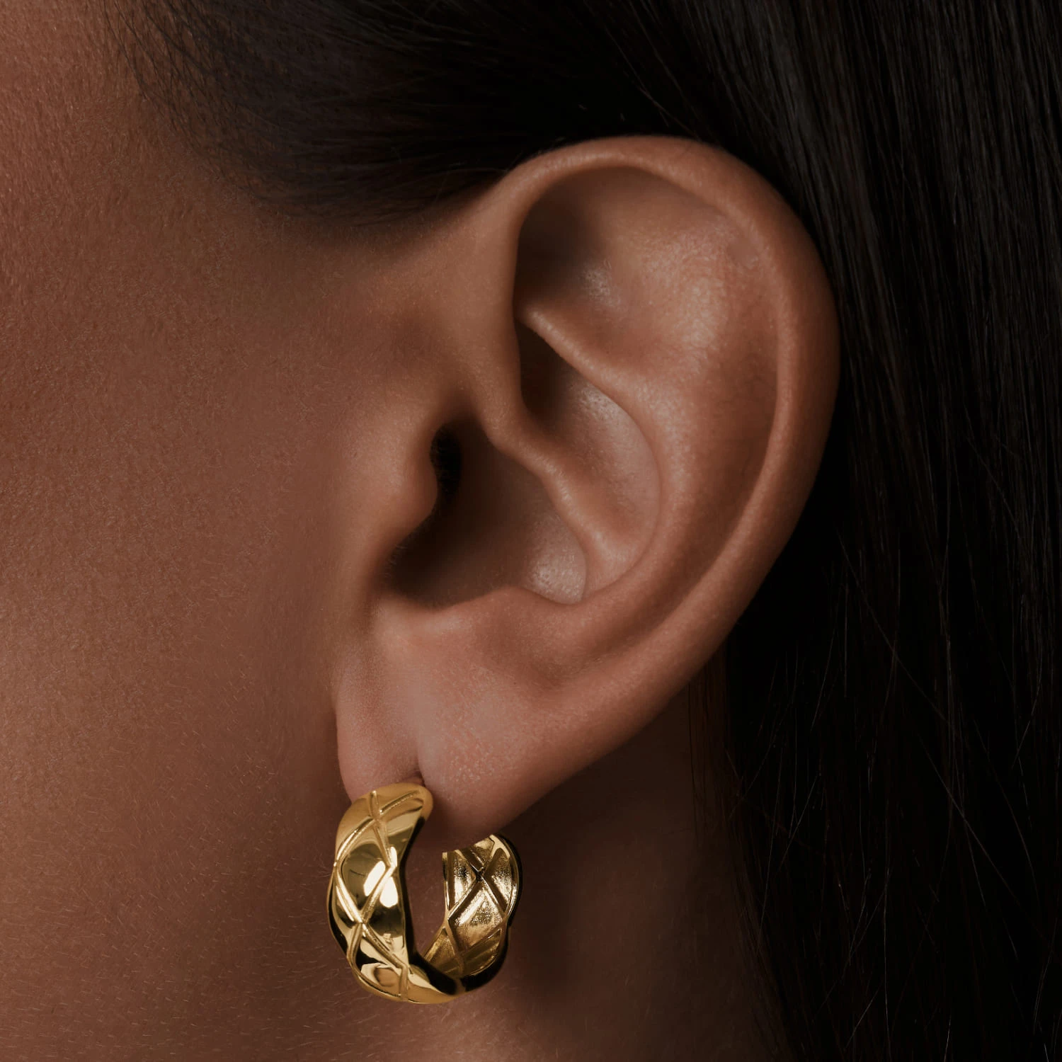 Фактурные серьги из серебра в покрытии желтое золото