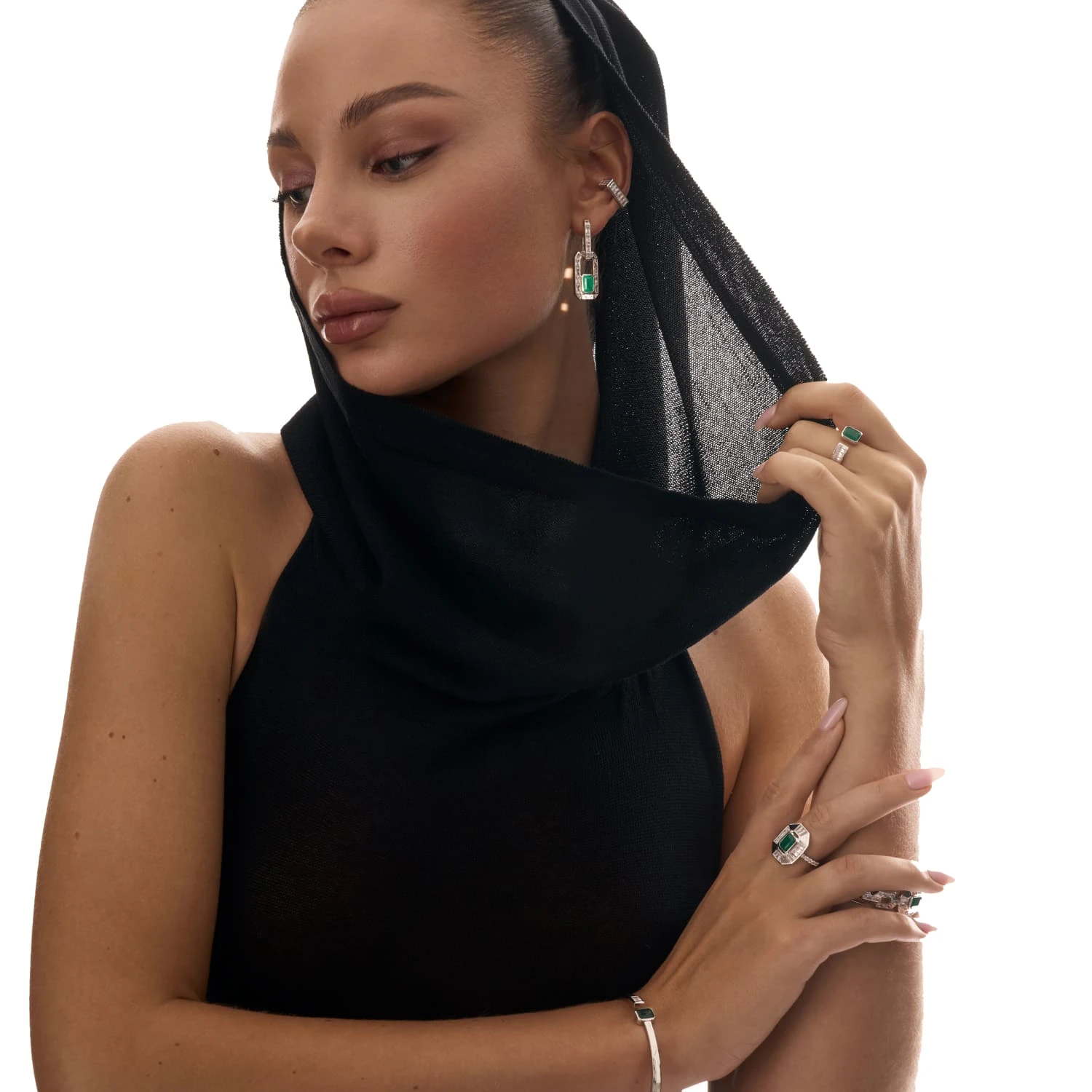 Жесткий серебряный браслет HARMONY с зеленым агатом и фианитами