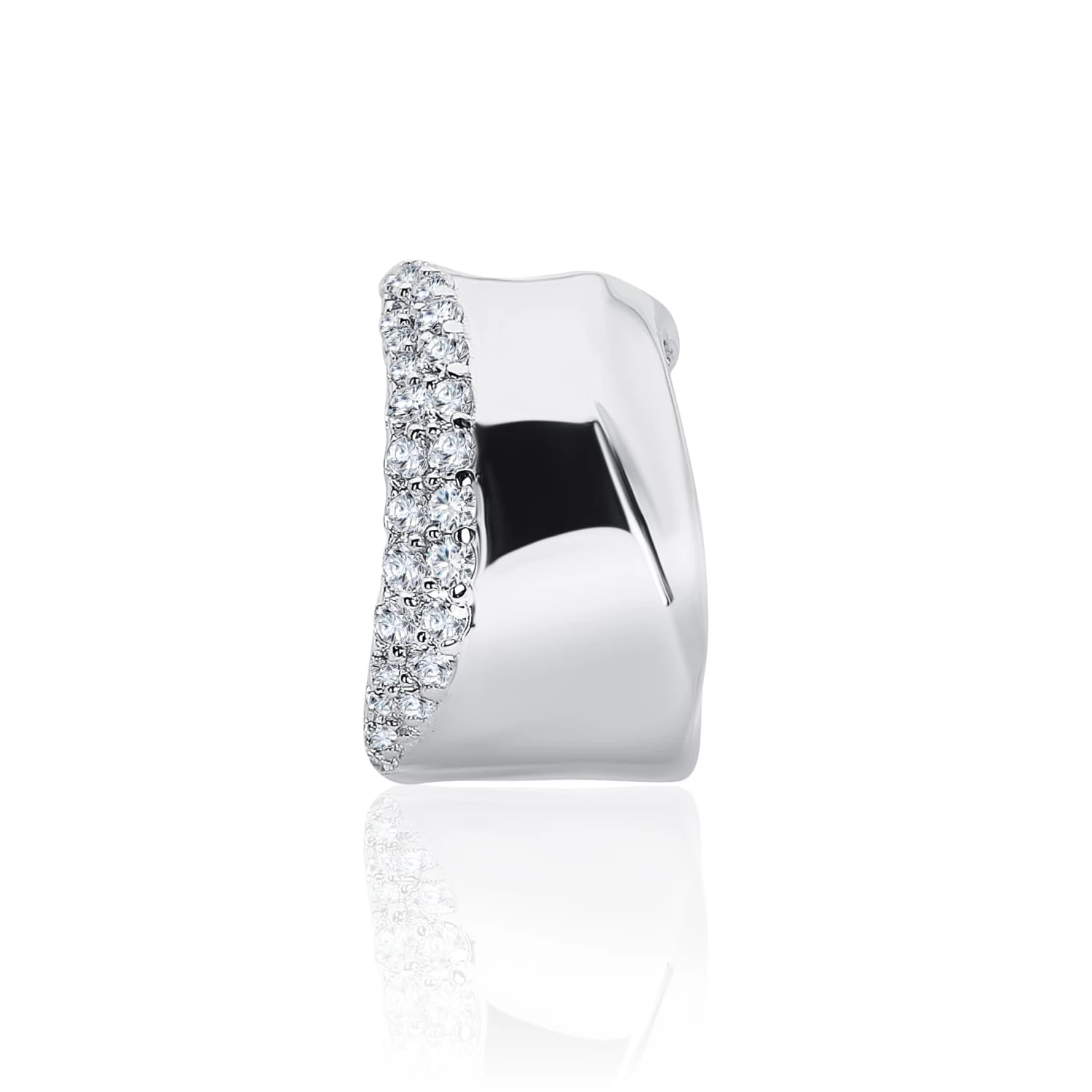 Серебряный кафф из мятого металла с фианитами