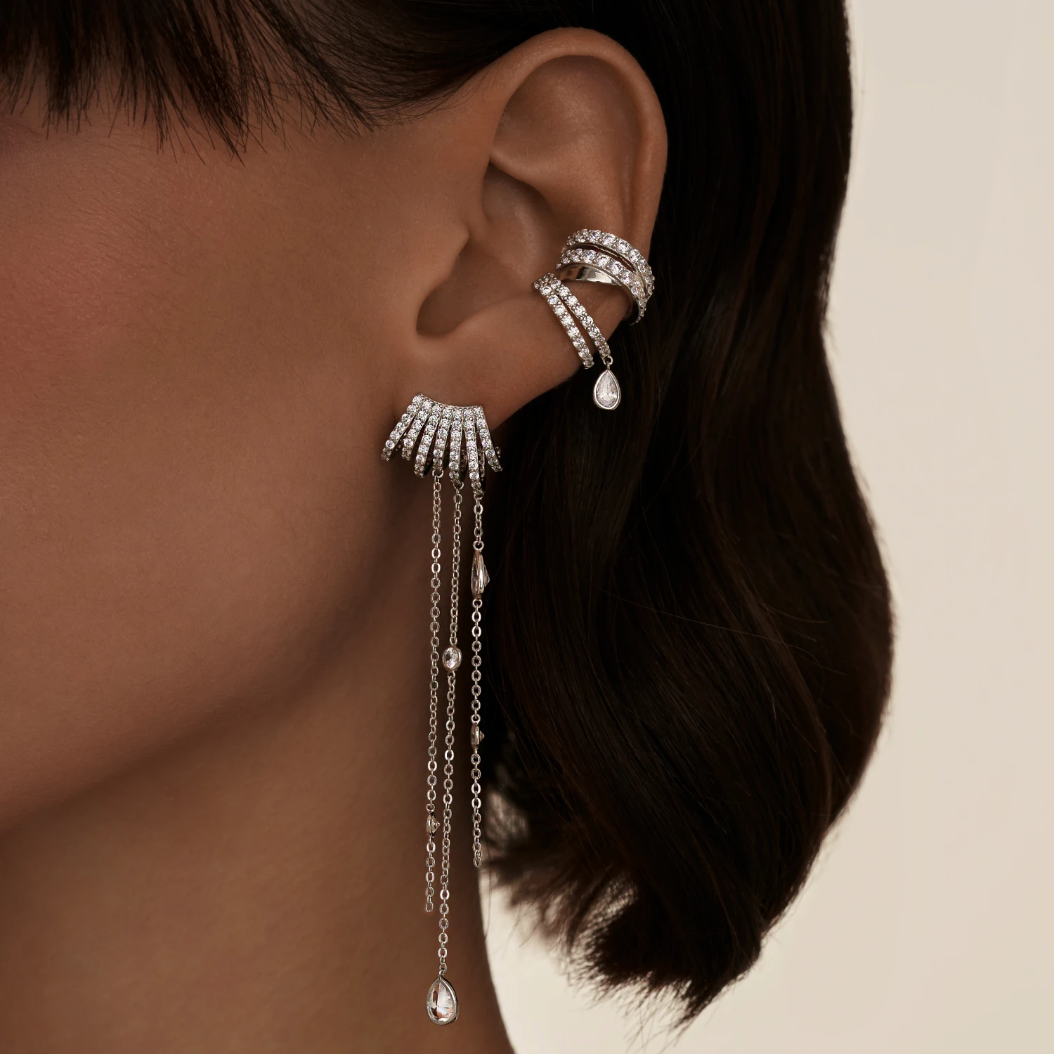 Кафф из серебра с фианитами с каплей