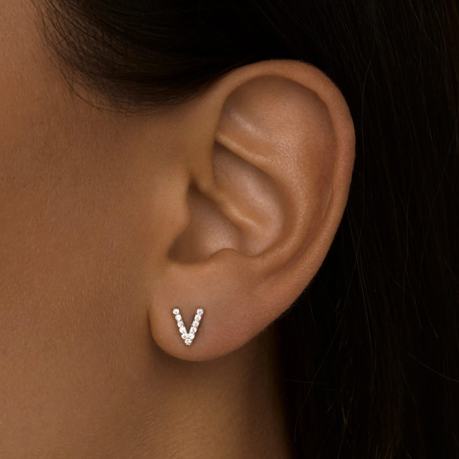 Моносерьга в виде буквы V MIESTILO