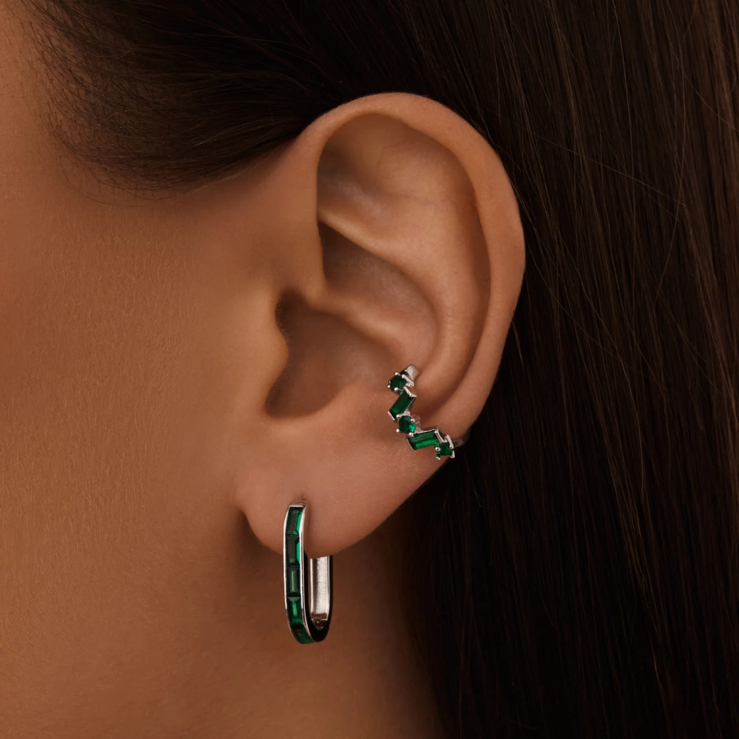 Серебряный кафф с фианитами MIESTILO