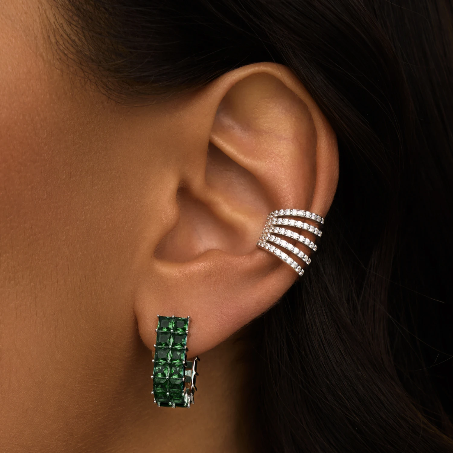 Серебряные двойные серьги с зелеными камнями