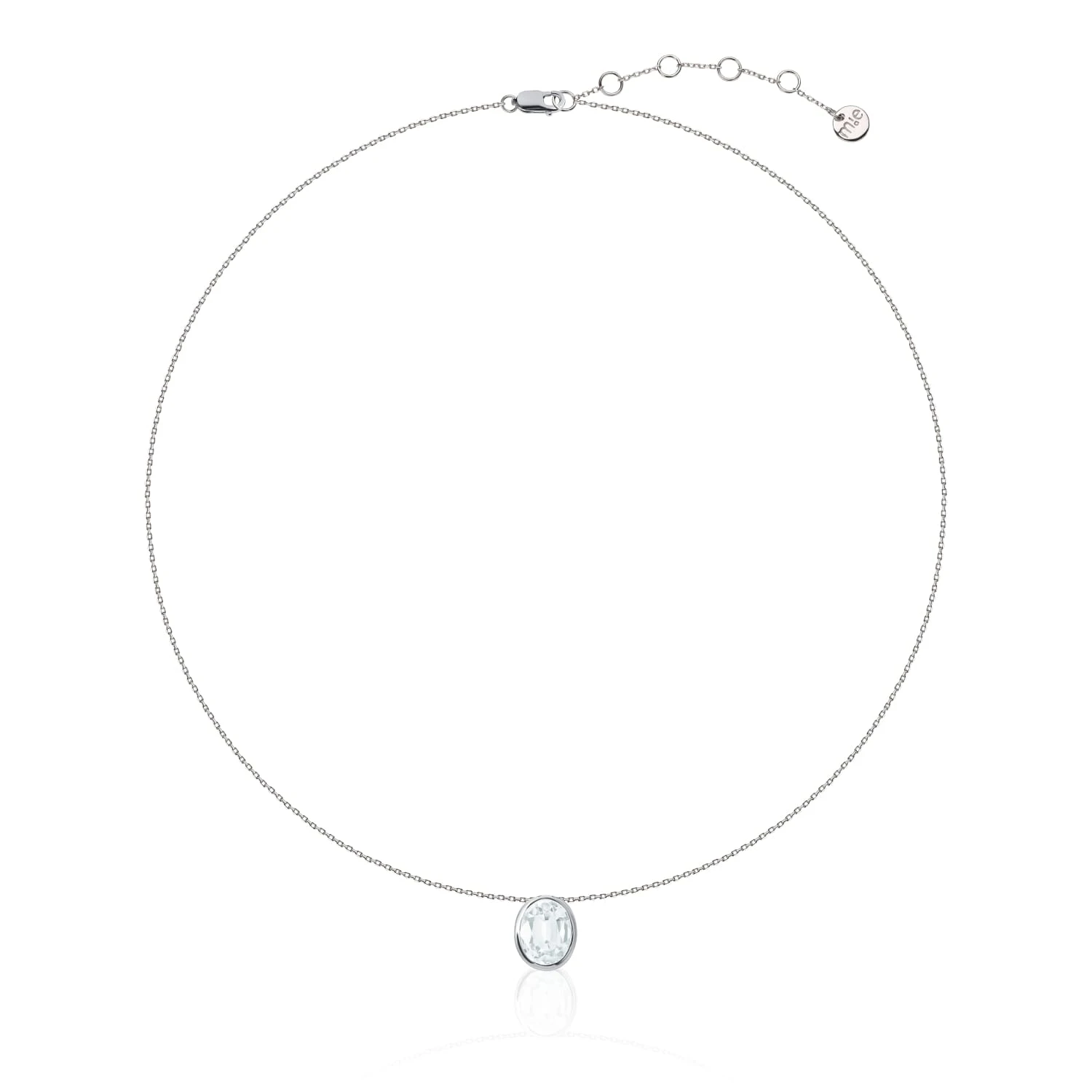 Серебряное колье с овальной подвеской с фианитом