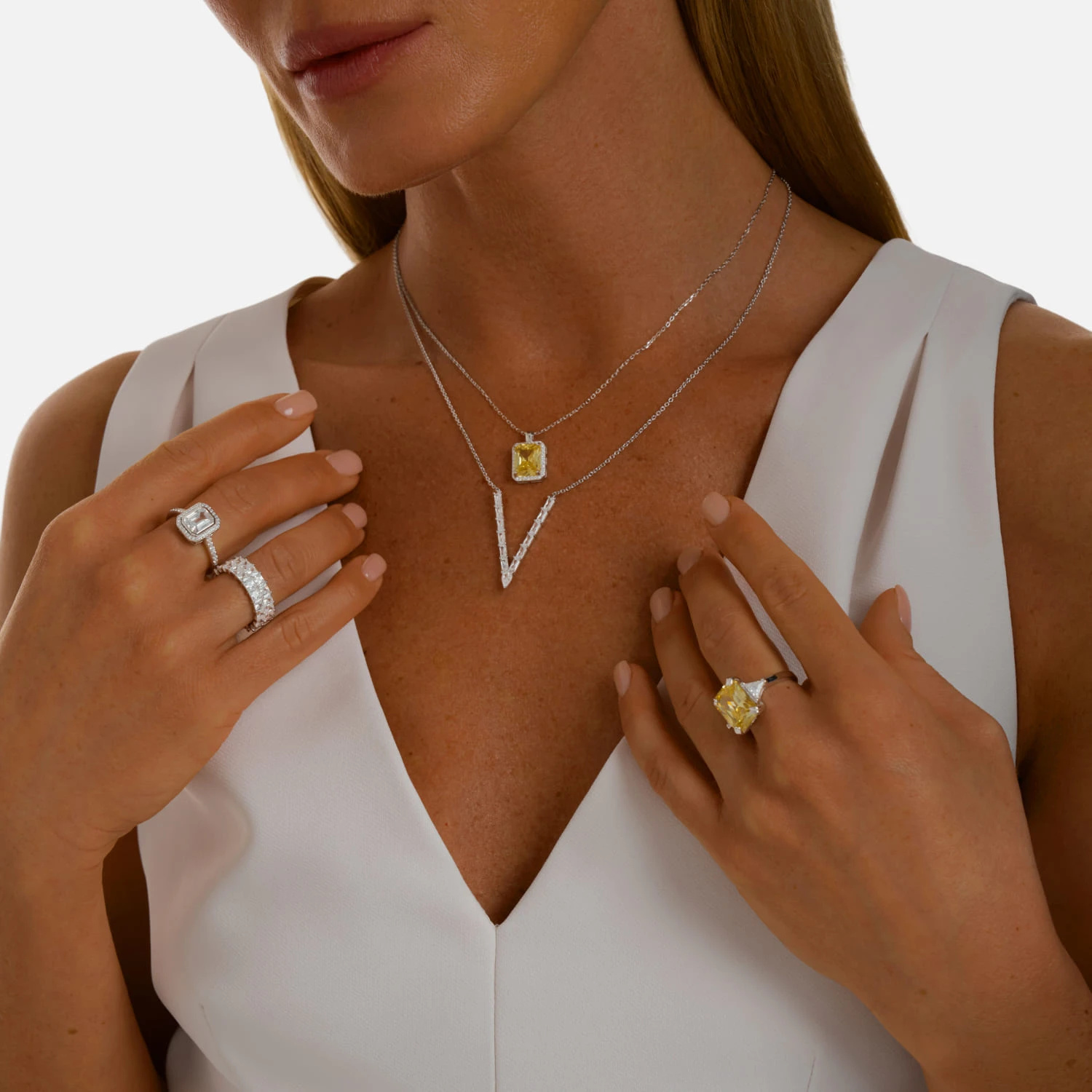 Серебряное крупное кольцо с желтым фианитом