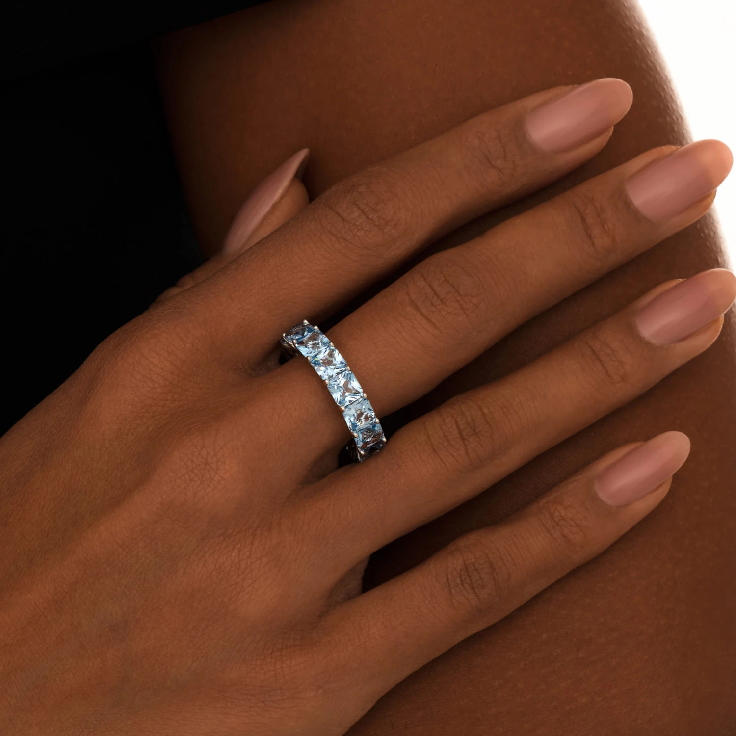 Серебряное кольцо с голубой шпинелью в огранке Ашер