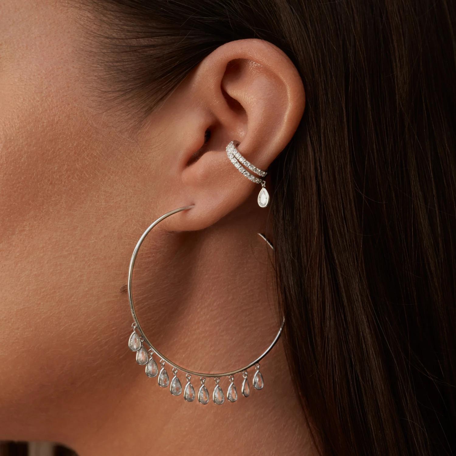 Кафф из серебра с фианитами с каплей