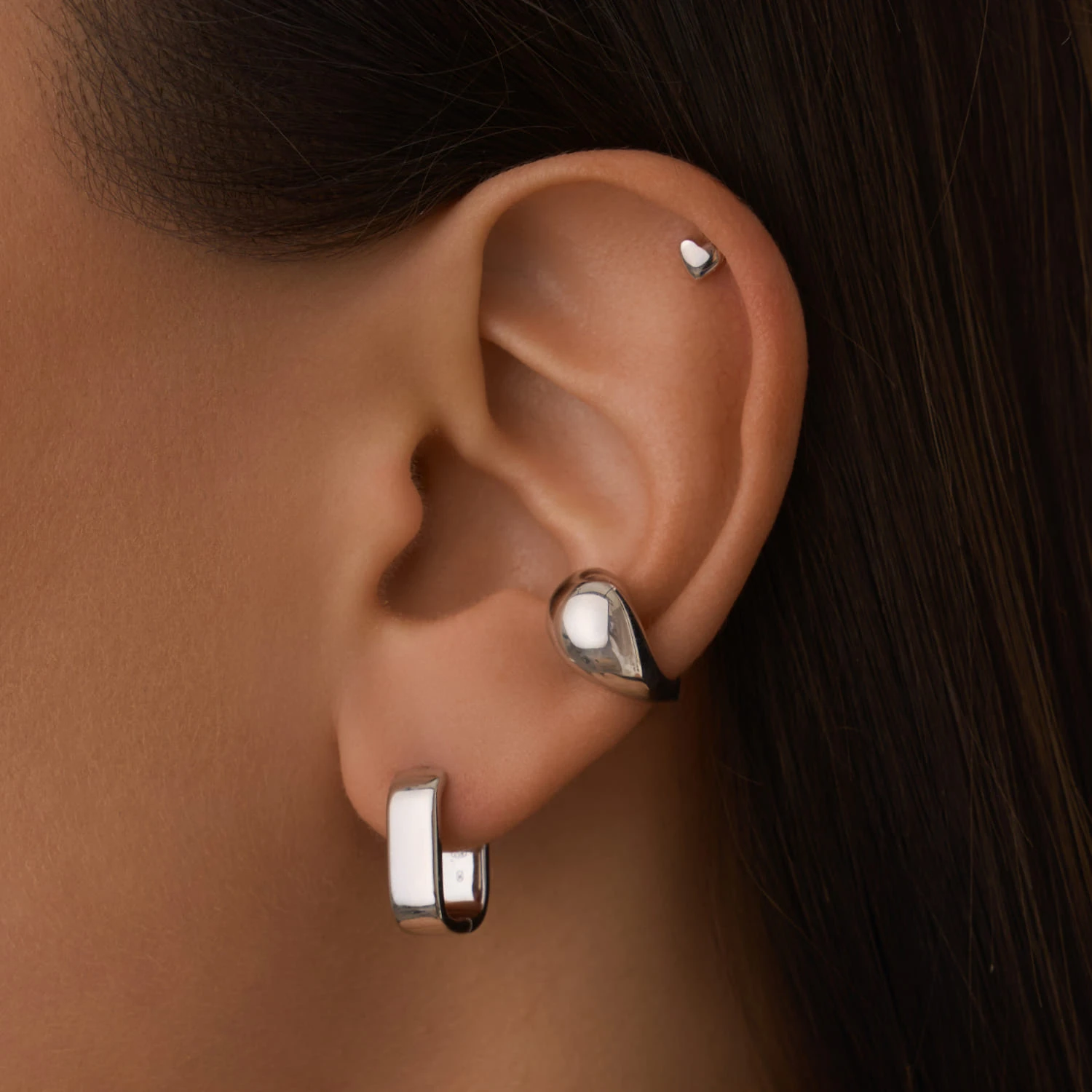 Овальные широкие серьги-конго из серебра MIESTILO