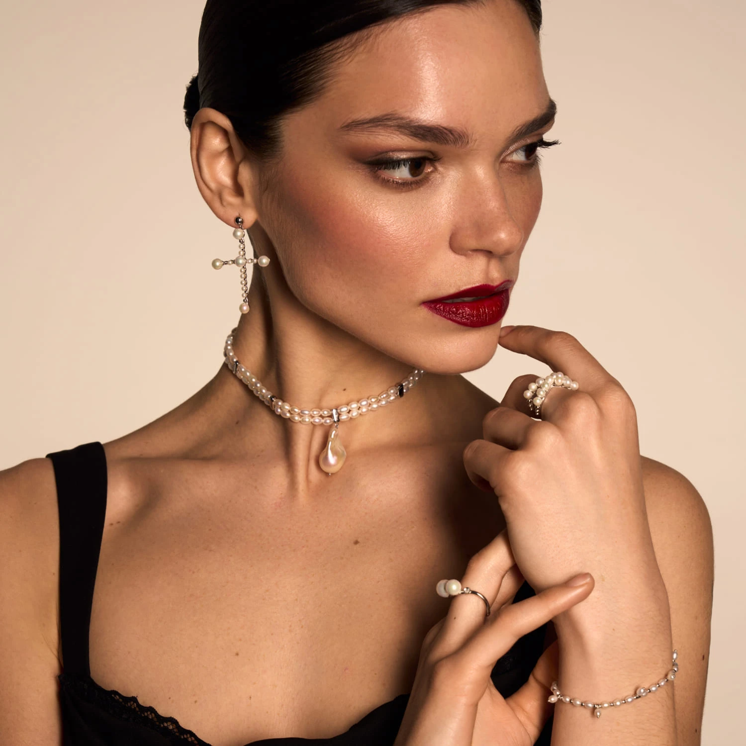 Серебряное изогнутое кольцо SICILIA с жемчугом