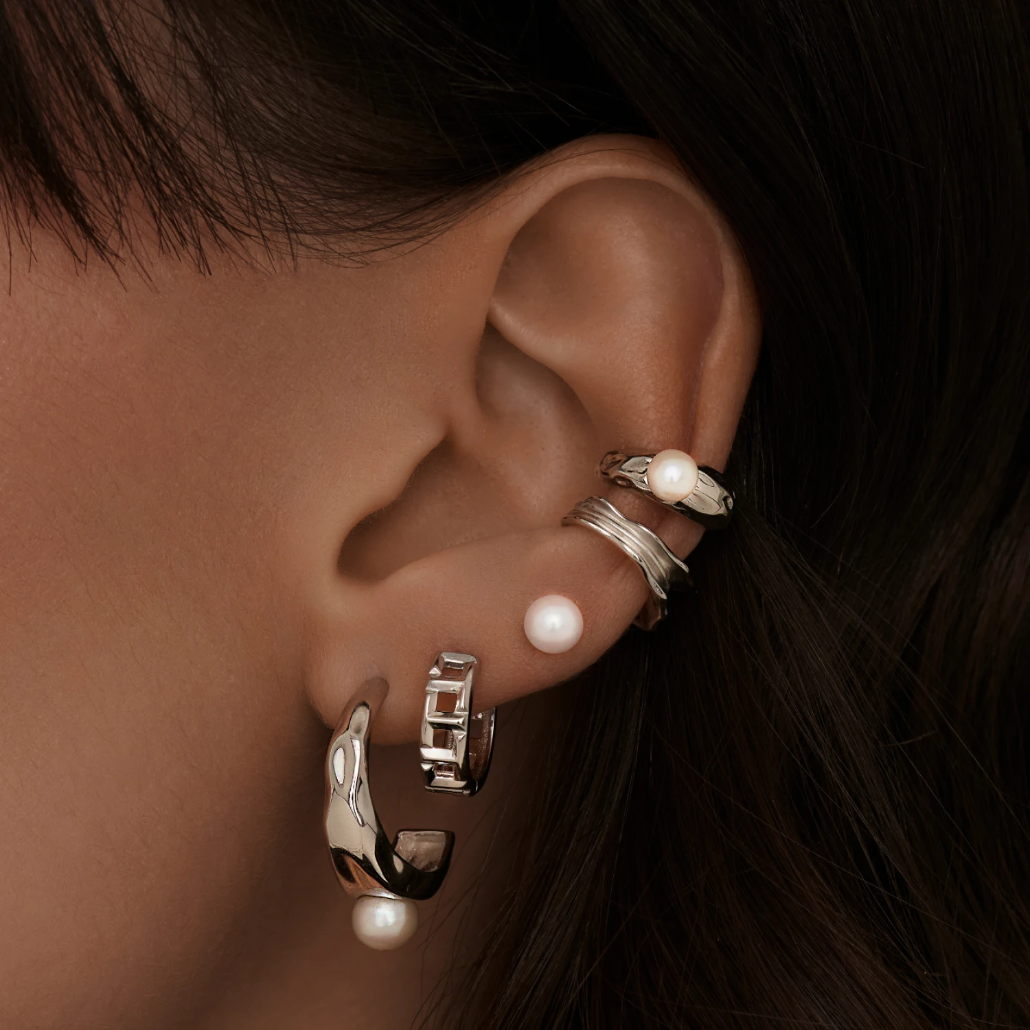 Позолоченные серьги-пусеты из серебра с натуральным жемчугом