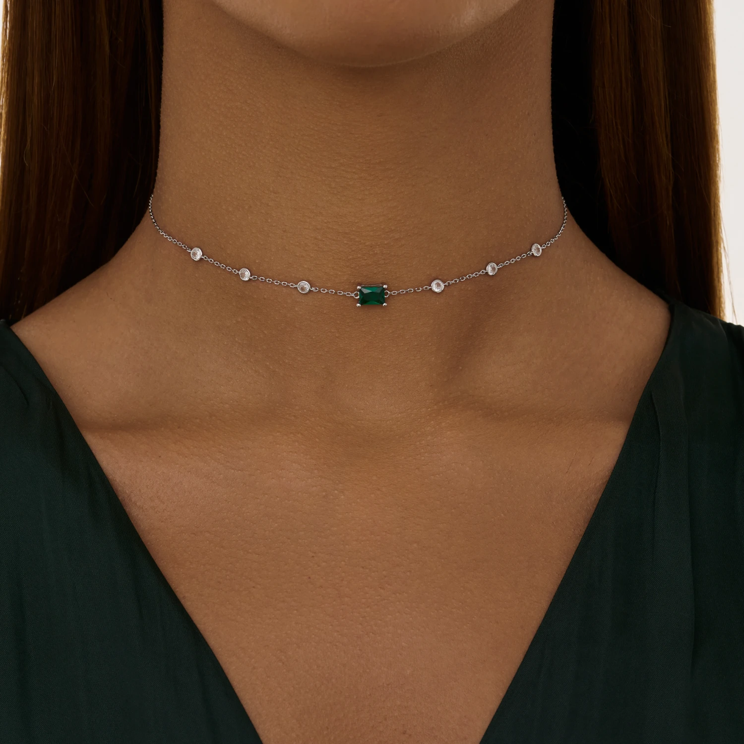 Серебряный чокер "Энергия" с зелёным фианитом 