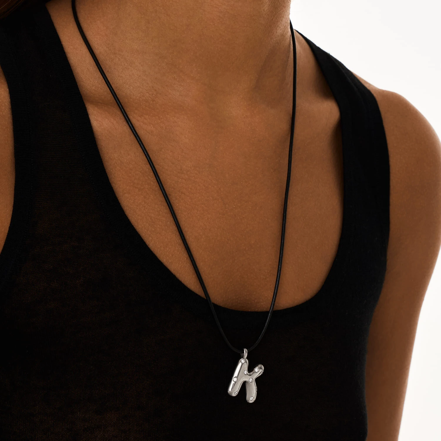 Колье LOVE LETTER на шнурке с подвеской "K" из серебра